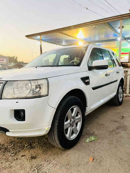 السلام عليكم
لاند روفر R2 موديل 2012 وكالة سردار جاهزه
فحصتها طلعت مكفوله بس من شتريتها صاحبها گلي بيها جاملغ سكن امامي بي صبغ فقط بدون ضرر
مواصفات عاديه 
محرك 6V
تبريد تدفئه
صدرها طخم تاير جواها نظيف
بيها فقط عندي صوت باور خفيف 
مكانها بغداد - النهروان 
سعرها 98 ورقه مناسب جداً لنظافتها
للتواصل اكثر ***********
