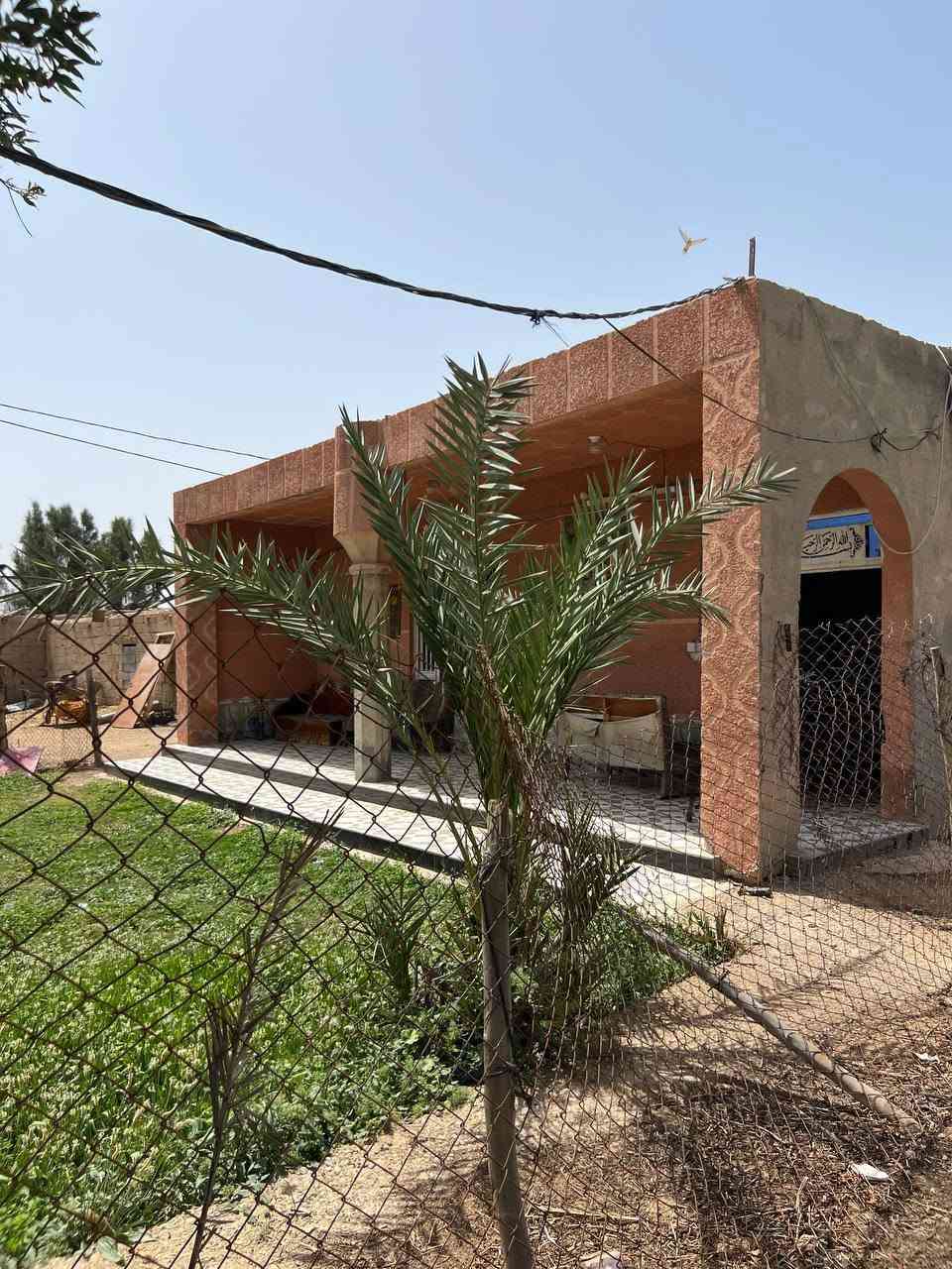 ارض زراعية مساحة 34 دونم في الكوت البسروگية طابو بيه بستان مع 3 بيوت جاهزة و زراعة كافة المحاصيل على نهر الرحمة وماء وكهرباء مستمر ومسيجة الدونم ب 20 وبيه مجال الاتصال ***********

