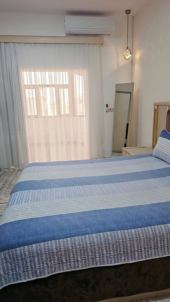 بيت للبيع في مدينه الاندلس السكنيه 

بيت طابو ملك صرف
المساحة ٢٧٠ متر
كراج يتسع سيارتين مع حديقة كبيرة ومخزن خارجي ع شكل كوخ
تاسيس الماء البوري ابو ٣ ارباع كل التاسيسات الدفن ماركة كروهي
الصحيات ماركة فيترا
السيراميك الطابقين اسباني 
الصبغ الداخلي والخارجي ماركة جوتن
الابواب الداخلية من شركة تروي التركية فرع بغداد
الابواب الخارجية والبلكونات من شركة ابو الخير

خارطة البيت
الطابق الارضي استقبال كبيرة 4*7
هول 
مطبخ
غرفتين نوم قياس 4*5
حمامات 2
منور داخلي

الطابق الثاني
٣ غرف نوم
قياس 
4*6 مع بلكونة
4*5
4*4
وصالة كبيرة
وحمام
ومخزن كبير قياس 4*5
الطابق الثالث سطح
البيت نظافتة ١٠٠% من كل النواحي الصبغ الحمامات المطبخ
يعني جاهز للسكن
للاستفسار ***********
