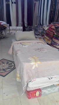 سرير • مفروشات • غرفة نوم