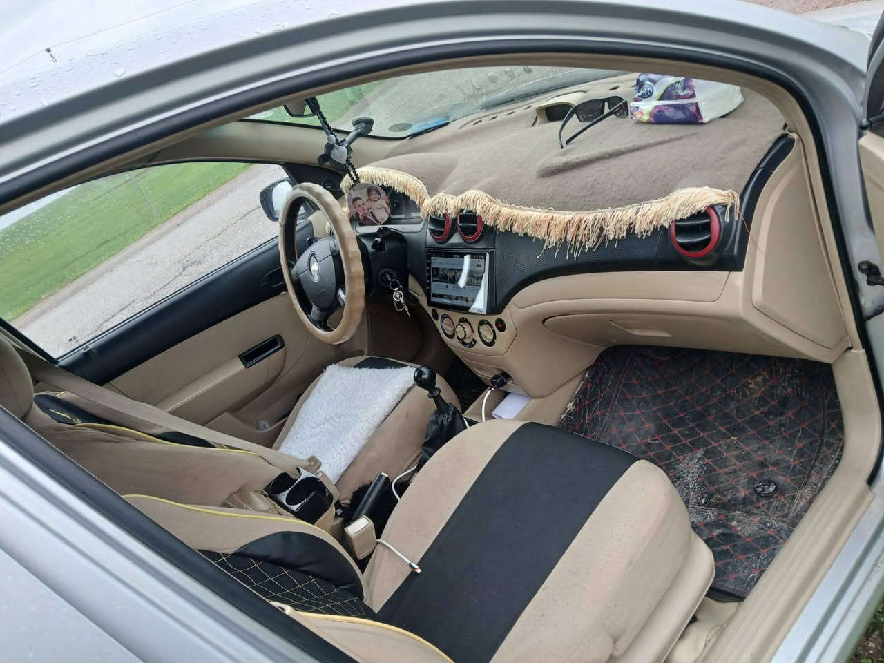 ئەفیوو 2009 
شەرتی گێر و مکینە و وەکالەت و تحویل 
سەنەوی و رەقەم کەڤن
شاشە ئایپاد ، مکینە مەزن ، داخلی زەر
تنێ چەمەلەغێ لایێ قەپاغا بنزینی بوستەک لێدان هەییە ، بێ داغلی
شەرت تەپە و ڕەپ ، سیاڕە ئێک دینار مصرف تێدانییە 
شوێن ، ئاکرێ
 
ژ. م ، ***********
. اكر, نينوى
