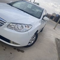 للبيع | هيونداي إلنترا 2011  لون أبيض، نظيفة جداً صبغ بين بابين واجامل...
