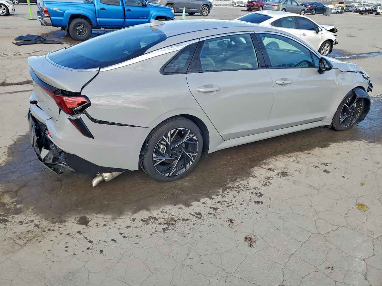 السلام عليكم  متابعين  صفحتنا  الاعزاء   ..

🚗 ((  كيا k5 )) 
📌 الموديل : 2025
📌 المسافة : 3.700 ميل حقيقي
📌 الضرر :  دعامية خلفية و جاملغ ايمن 
📌 اللون : اسمنتي
📌 مفاتيح السيارة : متوفرة 
📌 المحرك : 4 سليندر 2.500
📌 الوقود : بنزين
📌 موعد المزاد : الاثنين (19-1-2026) 
                       الساعة 9:00 مساءا
📌 سعر الشراء المباشر : مزاد فقط
ــــــــــــــــــــــــــــــــــــــــــــــــــــــــــــــــــــــــــــــــــــــــــــــــ
⭕ مكتب شركة نجوم اربيل ⭕
العنوان : الشوملي - مقابل بنزين خانة - عمارة احمد جاسم صاحب - الطابق الثاني 
✆ ‏‪‏‪***********‬‏
اهلا وسهلا بكم 🚗
