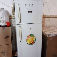 ثلاجه للبيع نظيفه وشغاله وما بيه شي الاتصال على الرقم 07736095158 أو ت...