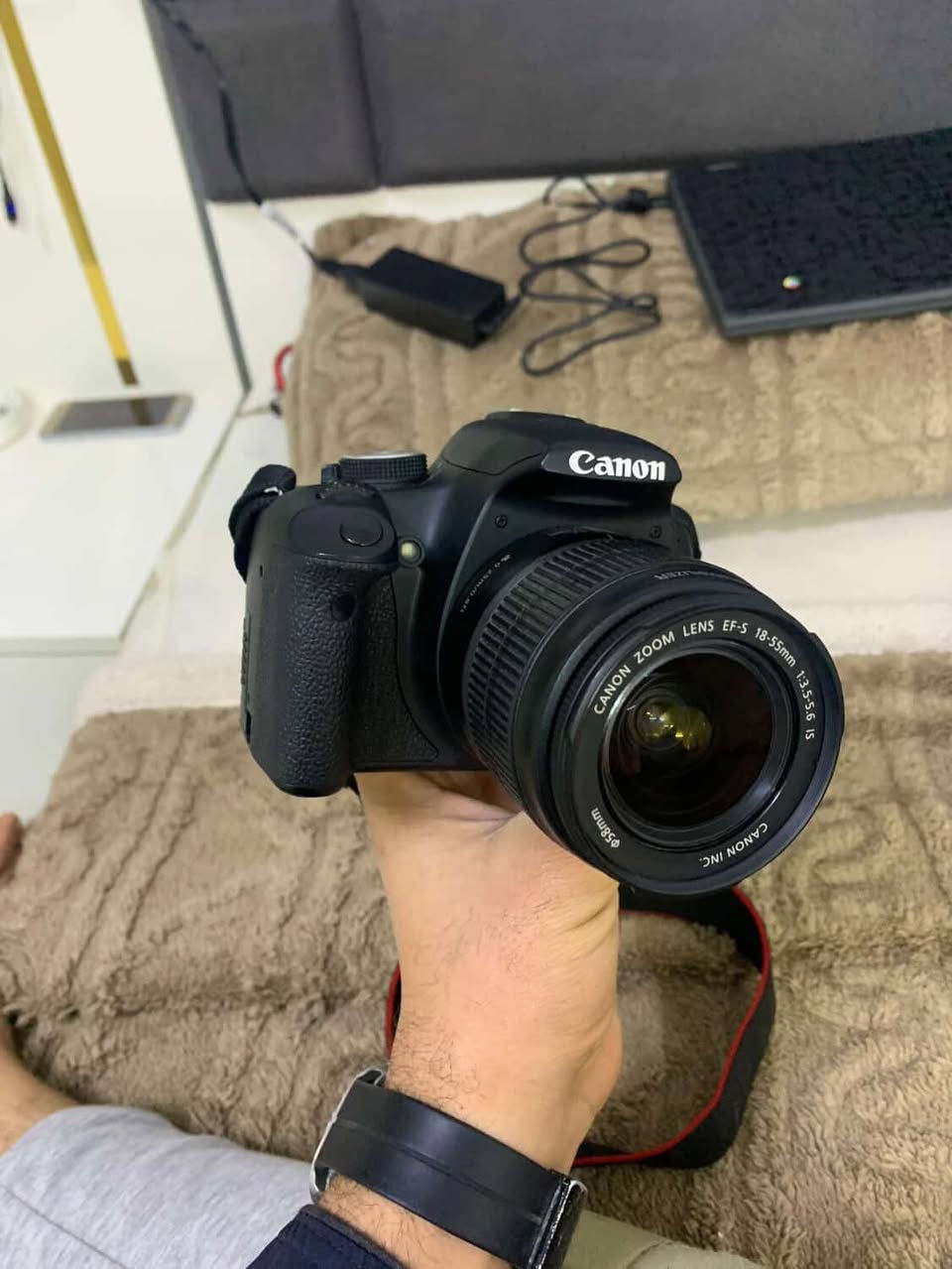 كامره كانون D500
عدسه 18.55 
بطاريه عدد 1 
جنطه حمل يد
رام 16 غيغهبايت عدد 1 
تصوير صوره + فديو 
ناقل صور عدد ١ منفذ تايبسي و وايرلس و سامسونك 
ستاند حمل يد معه اضائه صغيره 
سعر 200 و بيهه مجال 
استفسار اتصال على رقم ***********
