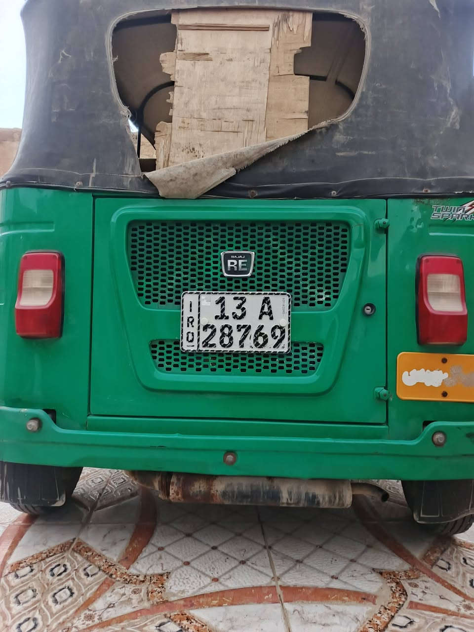 سلام عليكم تكتك مديل 22كفاله مكينه وكشره رقم وسنويه نكليزي مكاني العماره سعر 8ونص رقم***********
