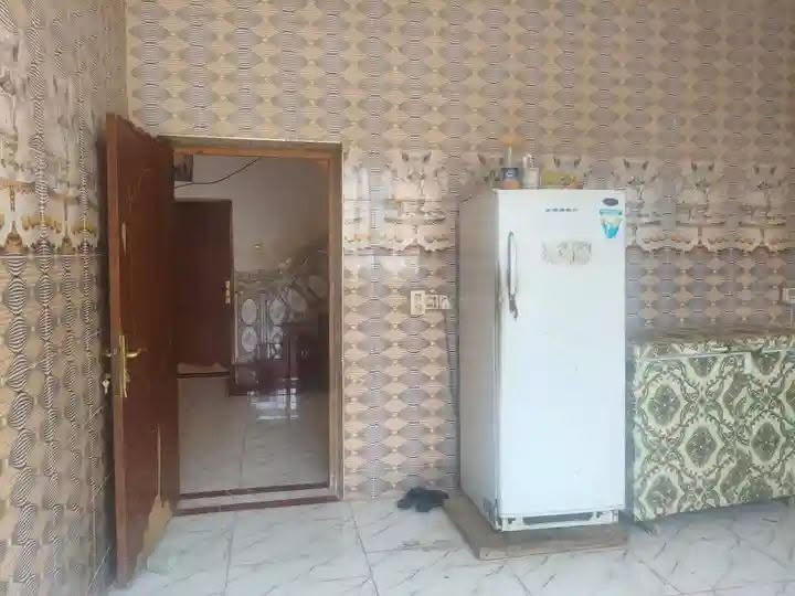 بيت زراعي للبيع  منطقة الصدرين بيت مرتب مساحته ٣٠٠متر بناء كامل غرفتين وصاله ومطبخ واستقبال ومطبخ وحمام داخلية وخارجية /اتصال على الرقم/ ***********/ ***********
