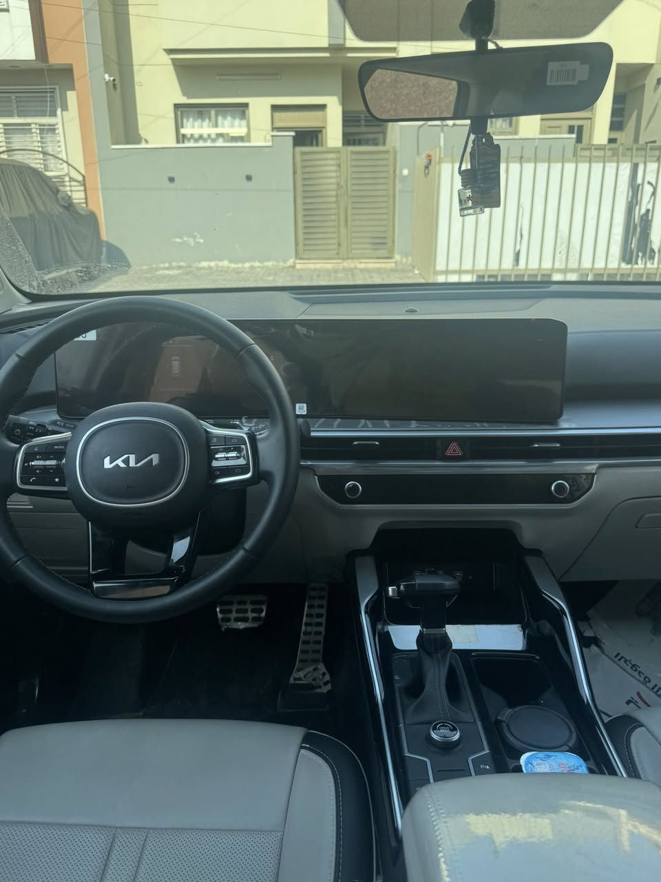 سورنتو 2024 ( خـليـجـي )
ضمان الدوليه 5 سنوات 

ماشيه :15:000ونص

رقم بغداد ب سمي 

المواصفات 

شاشه متصله 

شاحن واير ليس 

4 مودات قيداده 

تحكم جهتين 

تبريد شاشه لمس 

مسجل لمس 

بصمه تشغيل عن بعد 

محرك 2500 … 4 سلندر 

شاشه كامره نفكيشن خرائط 

الباب خلفي كهرباء 

زينون 

حساس امامي خلفي

كامره دواره

كشن كهرباء 

مغلف الكشنات جلد 

و الكاعيه جلد

السعر : 270$وبي مجال

بغداد: حي جميله 

***********
