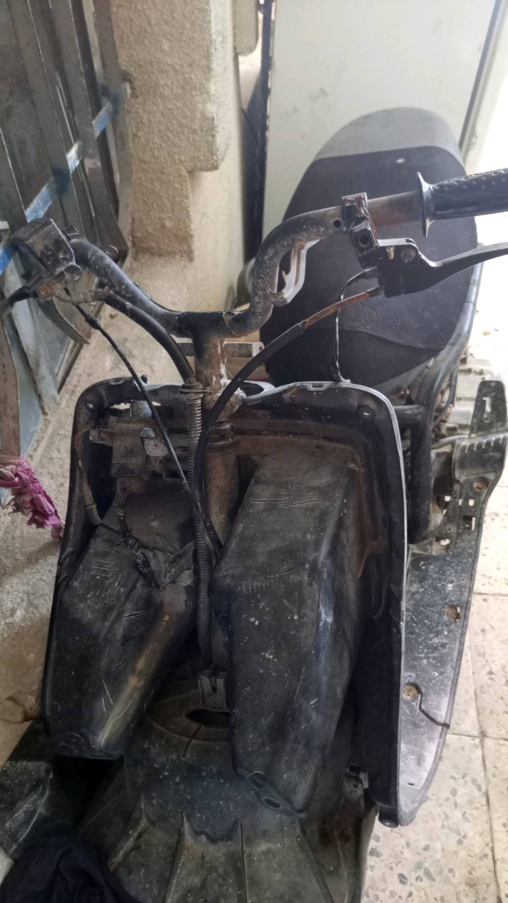 دراجه فراشه مكينه شغاله متروكه صار شهر للبيع بسعرقفل  كوم حديد50