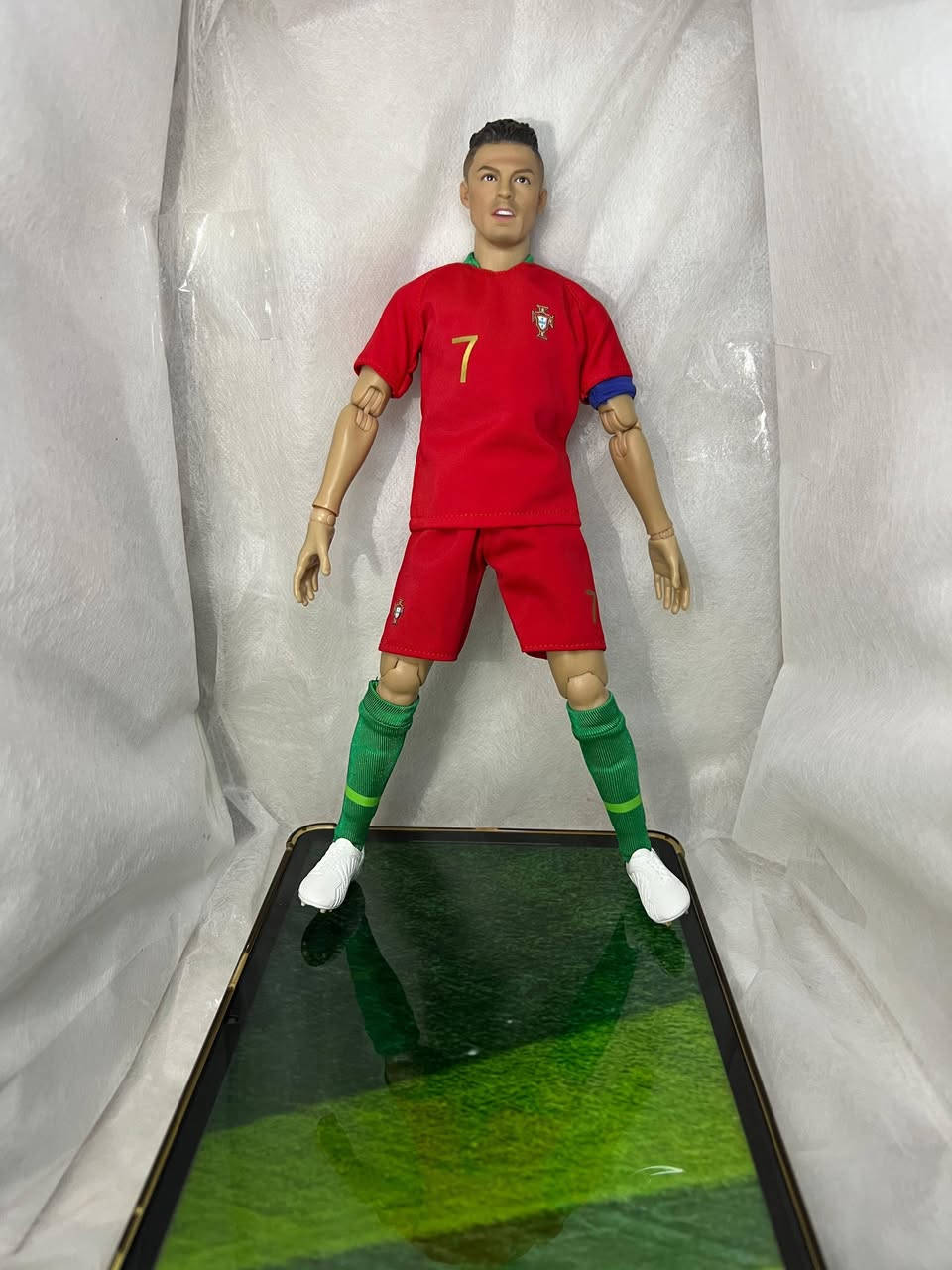 ⚽ مجسم كريستيانو رونالدو – بحالة ممتازة ⚽
لعشاق كرة القدم وجامعي المجسمات 🔥
مجسم رائع للاعب الأسطوري Cristiano Ronaldo بزي منتخب البرتغال.
✅ ارتفاع حوالي 30 سم
✅ مفاصل متحركة لعمل وضعيات مختلفة
✅ ملابس قماش واقعية
✅ مع كرة قدم
✅ تفاصيل دقيقة جداً
✅ مع اكسسوارات اضافية 

💥 مناسب للعرض أو لهواة جمع المجسمات.
📩 للاستفسار أو الشراء راسلني على الخاص


**إذا كنت صاحب هذا الإعلان وتريد حذفه لأي سبب، رجاءا أرسل رسالة إلى الدعم الفني**