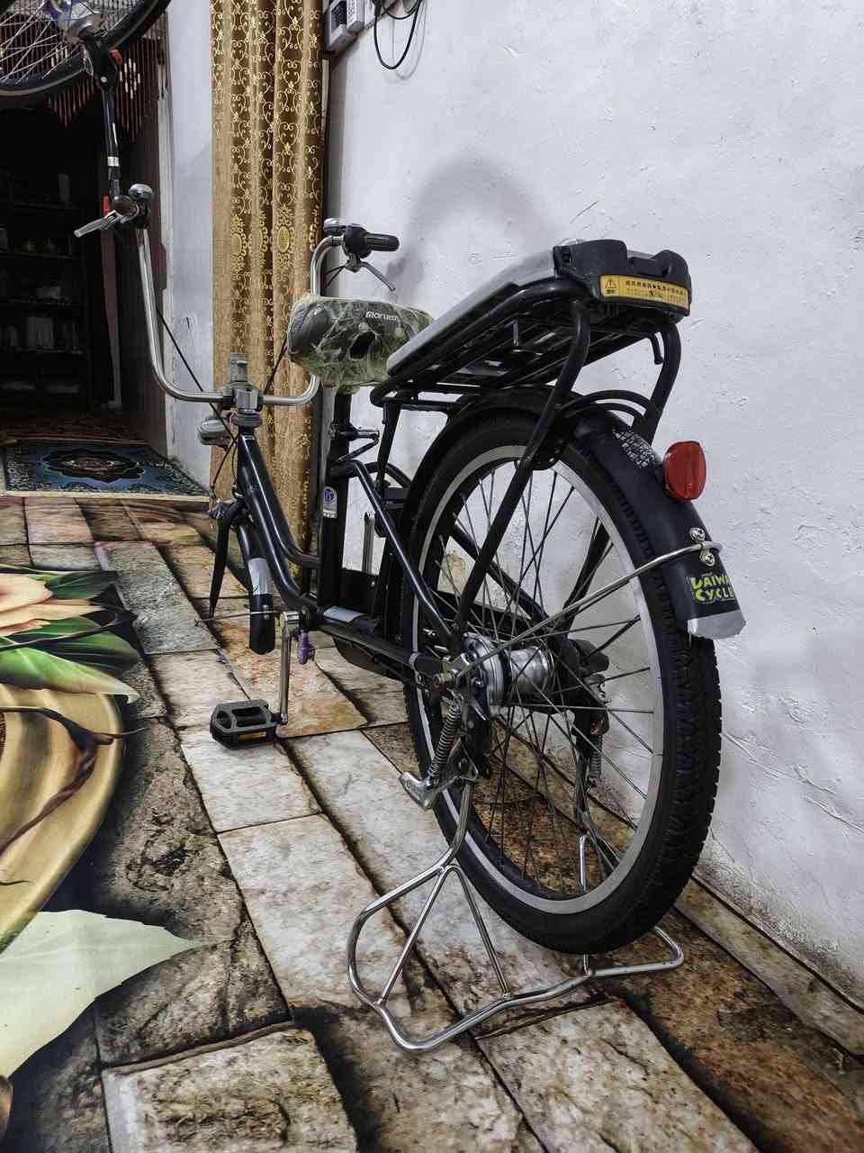 السلام عليكم عندي بايسكل برج ستون لشه طويله بايسكل نضيف جدآ وما متعوب ولا ملعوب بي جديد كير 3 نمر شغال حساس شغال زنون كامل مكمل من كل النواحي ربع دينار متصرف عليه ستيرن مربع حضانه تايرات بلاديات وجوابه هم بلاديات لون اسود طافي مكفول كفاله عامه بايدرات بلاديات ستاند برج ستون كشن برج ستون تاخذه ربع متصرف عليه بريكاته كامله قفل ستيرن ابيع بدون غراض اذه ويه غراضه سعره يختلف السعر 200 وبي مجال رقم الهاتف *********** المكان بغداد حي القاهره
