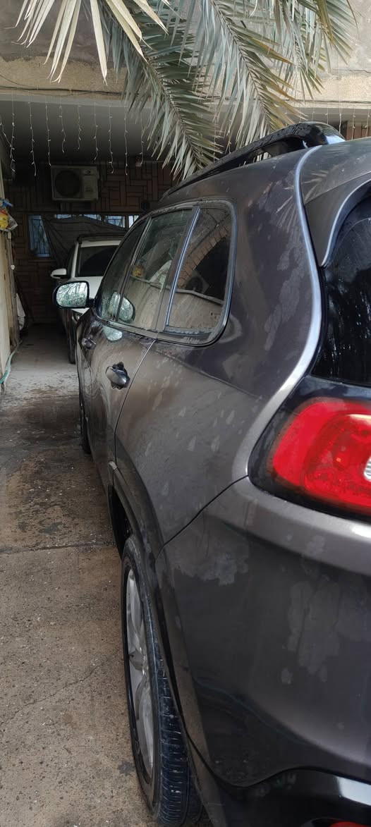 السلام عليكم جيب بزون للبيع موديل 18
حادثها جاملغ خلفي من جهة الراكب و با العراق باب السائق مبدل اصلي نفس الون و شوي شخوط با الباب مال الراكب السيارة سيارة مرة ماشية

150.000Km

المواصفات

بصمه تشغيل عن بعد

مثبت سرعه

نقط عمياء

شاشة لمس

سايد بريك كهرباء

جامات كهرباء

تراکشن

مري تحريك كهرباء

منفذ شحن أوكس

كير تسع نمر

***********7

السعر 123 ورقة المكان بصرة

D
