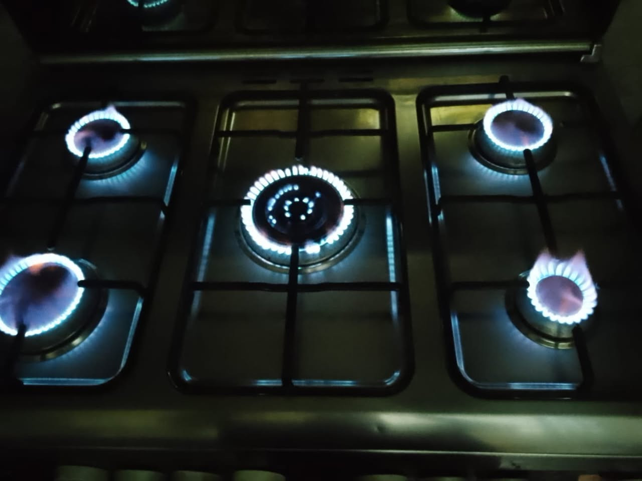 السلام عليكم حبايب عندي طباخ نظيف ويخبل. شغال من كلشي بس جامه خارجيه مال فرن انكسرت باقي كلشي نظيف ويجنن مكاني حي البساتين اشتريته ب٣٨٠  ابيعه ٢٥٠ وبيه مجال


**إذا كنت صاحب هذا الإعلان وتريد حذفه لأي سبب، رجاءا أرسل رسالة إلى الدعم الفني**