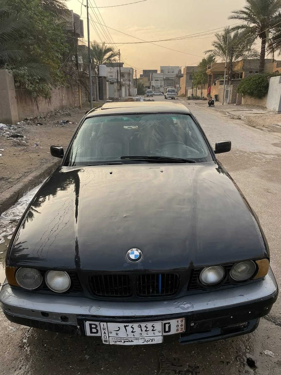 بي ام 535. حجمها مكينه قبل سبوع شادها جديده كيرها مفلش لاويل بم يعني متمشي حاليا. ابيع كوم حديد لان راعيها يوميه باجر وباجر.   احولك ويوميه عذر ابيع. هيج صوليه ارقام وسنويه وتكفل من كلشي مكاني محموديه السعر 18 ورقه قفل قفل
  لو تفصخها هم تجيب20  ورقه اقل شي بس ماعدي مجال 
***********
