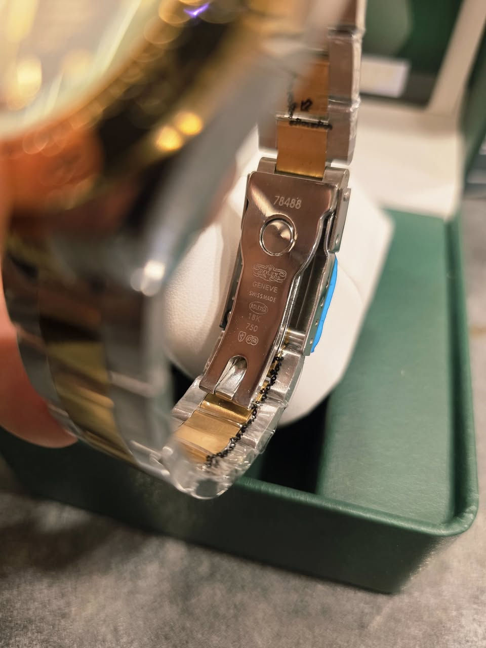 حتى اذا متشتري لايك منك دعم الي واكون ممنون الك
رولكس دايتونا مختومة ذهب  عيار 18 مختمة من كل مكان وزن ثقيل سناتر شغالة نظام ستوب ووتش رياضي رنك دوار وعداد شهري مقاومة للماء زجاج زفير ضد الخدوش اميال وارقام لامينوس تجي مع كافة الملحقات ( علبة وكيس رولكس+ كرت ضمان لمدة سنتين طلاء ومكينة  ) مزاد يبدي من 60 اي رقم جوه 60 ممحسوب مزاد لحد 6 المغرب ينتهي
توصيل 5 لجميع محافظات العراق


**إذا كنت صاحب هذا الإعلان وتريد حذفه لأي سبب، رجاءا أرسل رسالة إلى الدعم الفني**