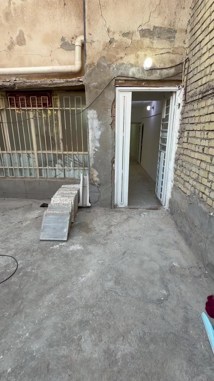 السلام عليكم
السلام عليكم 
مشتمل للإيجار مساحة ١٠٠
يحتوي 
طابق الأرضي؛ استقبال + مطبخ + خدمات 
طابق الثاني ؛ غرفتين نوم 
إيجاره ٤٥٠ 
الموقع قرب فلكة صباح الخياط

استفسار مكتب البديري 
‏***********
