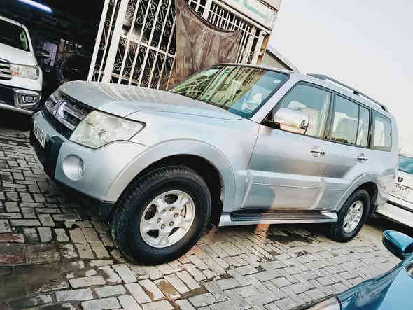 السلام عليكم
باجيرو موديل 8
سياره مكفول من الضرب لا تبديل لا صبغ بارد جملغ  مامي سونار موجود بل منشور 
كير محرك مكينه كفاله عامه بلادي 
تخم تاير شواصي مكفولات بلادي 
دوخل نظيفه سياره حلو معنا الكمله بل عافيه ياخذها 
رقم ربيل شكل جديد بسمي جديد تحويل ثاني يوم 
العنوان بغداد بلديات نتصل وتدلل 
مكلف بل نشر 
***********
