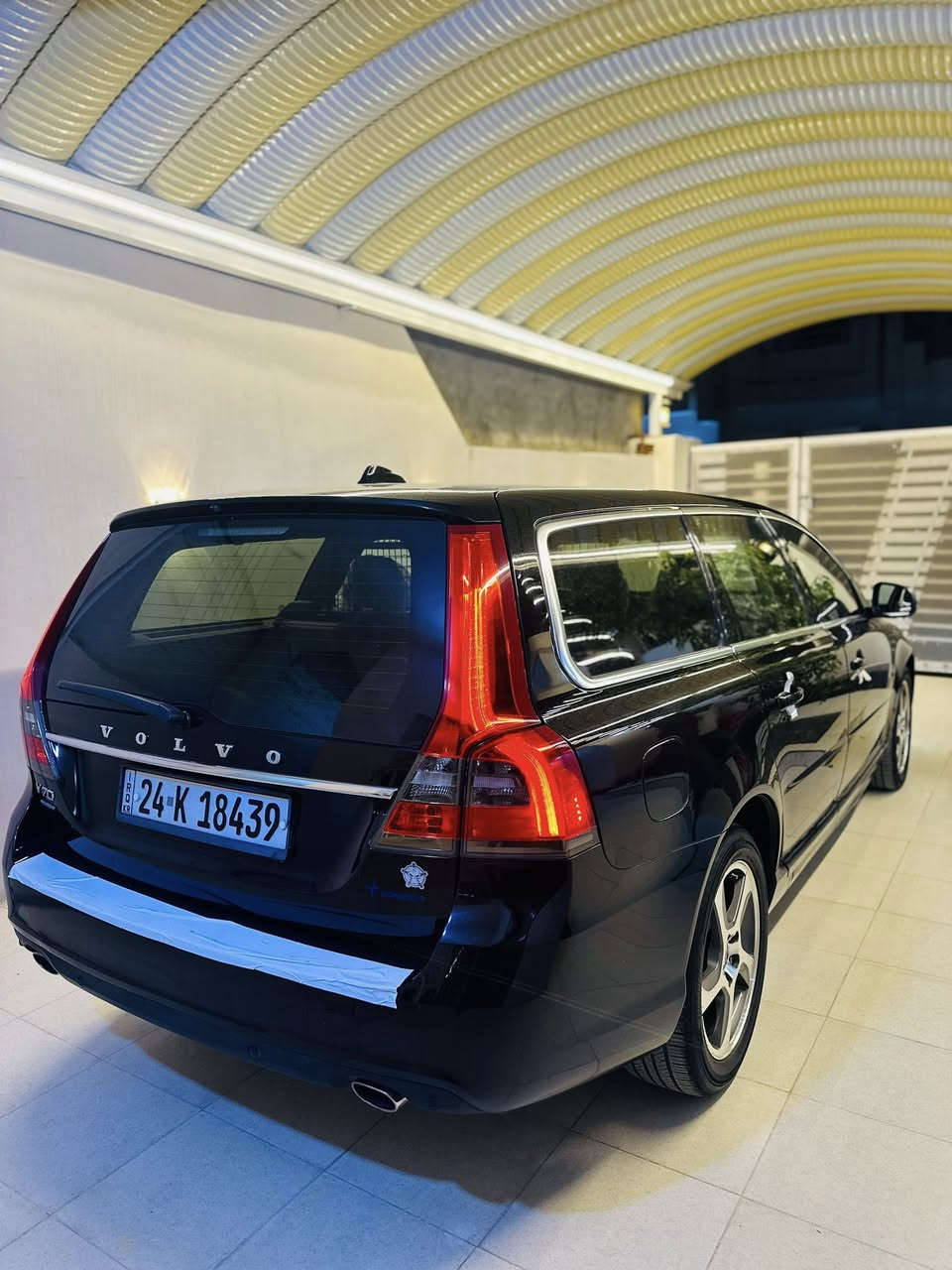 مكلف بلنشر 

السلام عليكم 
للبيع فقط فولفو V70  موديل 2015لون اسود محرك 4 سلندر توربو سيارة مكفولة من ضربة وصبغ  كشنات جلد لايت زنون  محرك وكير مكفولات صدر جديد شاشة وسطية تحكمات ستيرن كروز سرعة تشغيل بصمة حساسات خلفية لايت متحرك سايد بريك كهربائي ويل حجم 17 كروم وتخم تاير جديد سيارة رقم دهوك جديد سنوية جديدة تحويل مباشر 
مكان السيارة واسط/العزيزية 
السعر 90$ ورقة وبيه مجال بسيط 
لتواصل ***********
