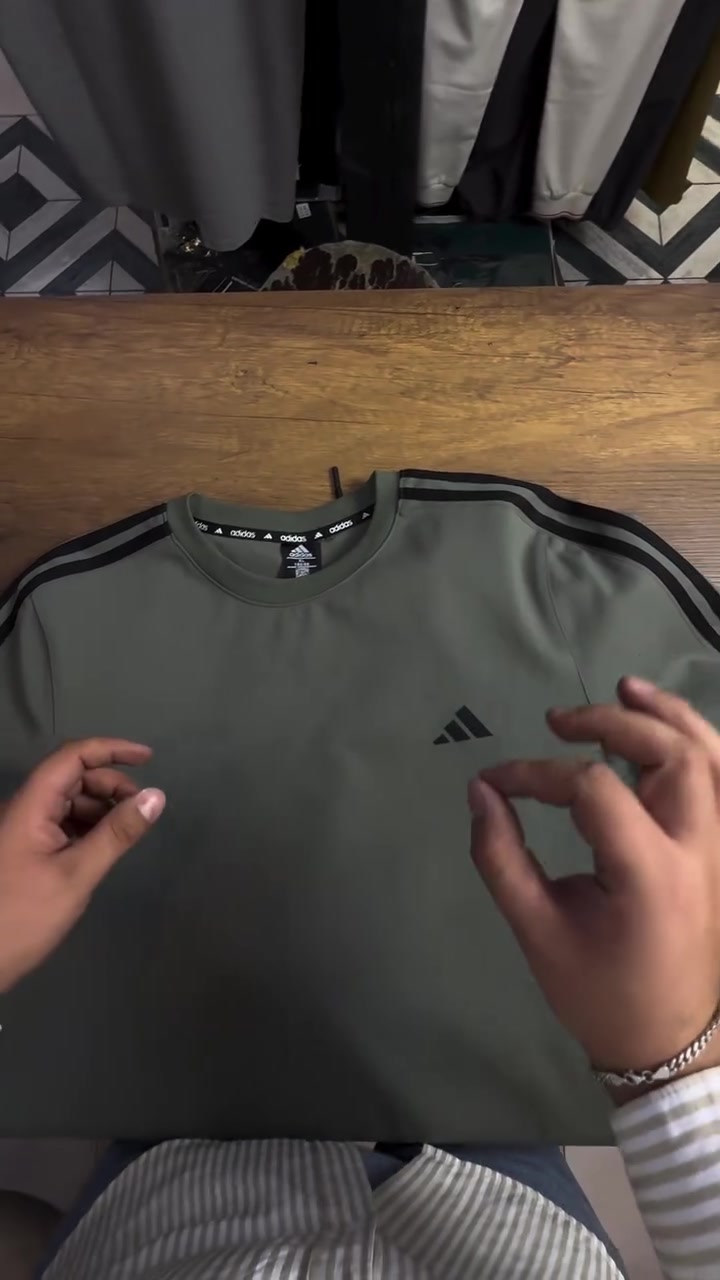 تراك اديداس اصلي 
خامة قطنية 
قياسات 
M L XL XXL
للحجز مراسلة خاص


**إذا كنت صاحب هذا الإعلان وتريد حذفه لأي سبب، رجاءا أرسل رسالة إلى الدعم الفني**