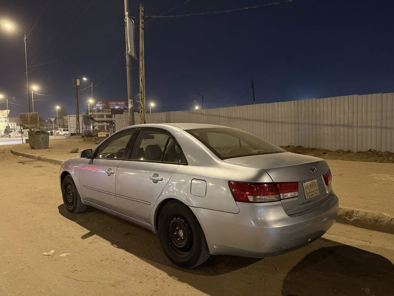 السلام عليكم سونتا ٢٠٠٦ وارد خليجي مكينه ٢٤٠٠ رقم نجف كير عادي باسم صديقي مكان السياره حله مركز محافظه 
مصبوغه عام اثر جراد بيه طخه بجملغ الخلفي بسيطه سياره جهازه من كلشي السعر ٧٥ وبيه مجال رقم ت ***********
