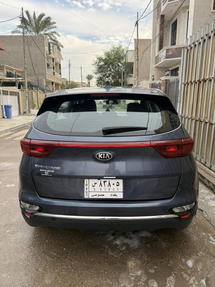 السلام عليكم
كيا سبورتج وارد امريكي موديل 2020 🇺🇸

السيارة جداً نظيفة كاملة مابيها اي نواقص ماشيه 51 كم تفحص كلشي سونار موجود كلين مكفولة من اي حادث او ضرر مثل ما موضح بالصور دفع رباعي AWD محرك Gdi 2400cc بحالة ممتازة لون نيلي مميز رقم بغداد 

السعر 175 ورقة وبيها مجال المكان بغداد الدورة 

للأستفسار ☎️ : ***********
