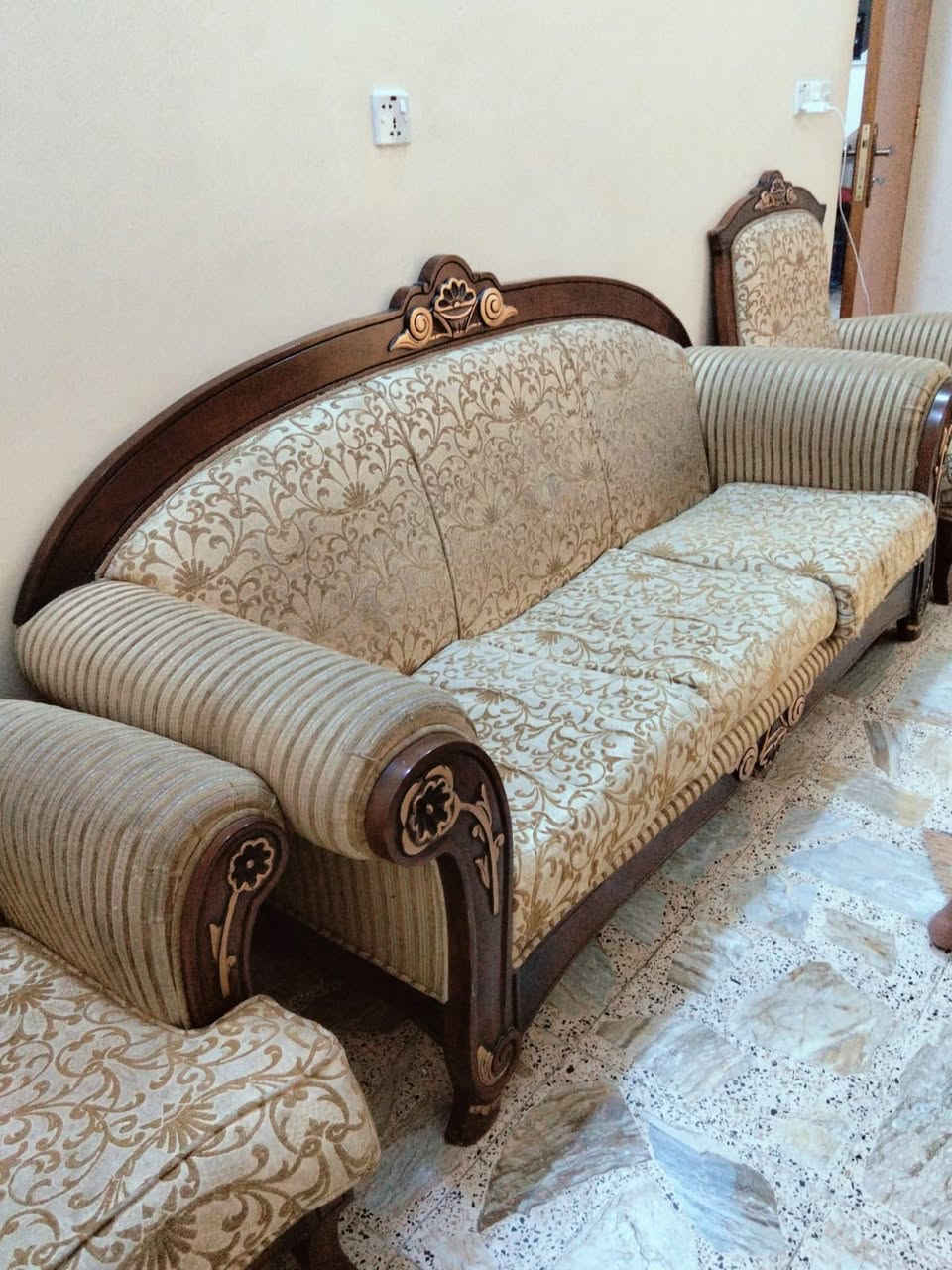 السلام عليكم
للبيع تخم مستعمل تركي
التخم نظيف وجديد
احلى من الصورة
السعر 350 الف

العنوان بغداد
رقم ***********
