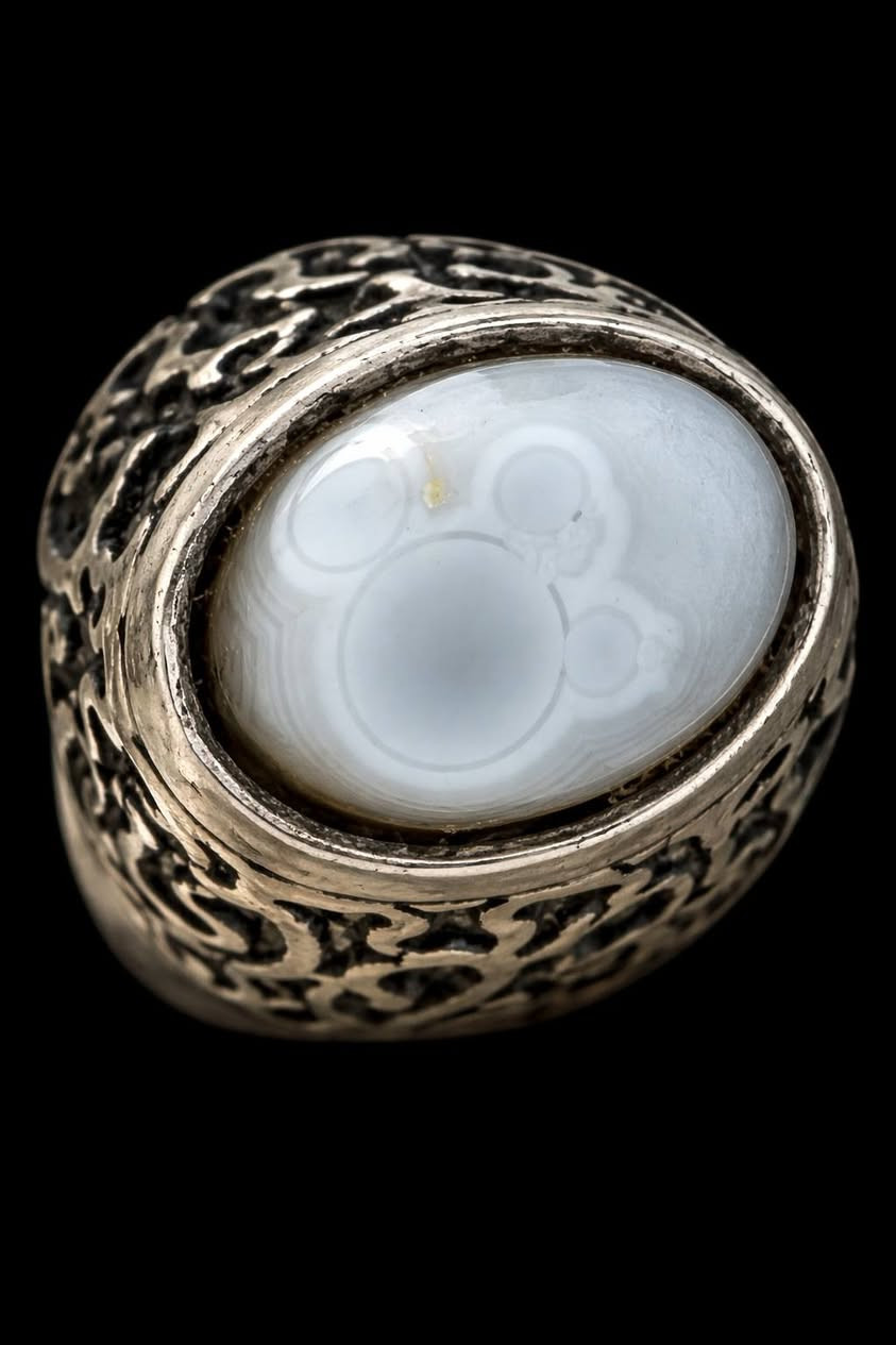 خاتم سليماني مصوره شخصين (رجل وامرئه)
كلش قديم مال تجارب وبنفسي مجربه 
صياغه فضه عراقيه كلش قديمه 
محبه فووول الفول وعطف كلش قوي بي روحانيه موطبيعيه من اول يوم راح تبين
للتواصل
واتساب ‏‪0773 915 3118‬‏
او مراسلة الصفحه
#الثقه #عنواننا
