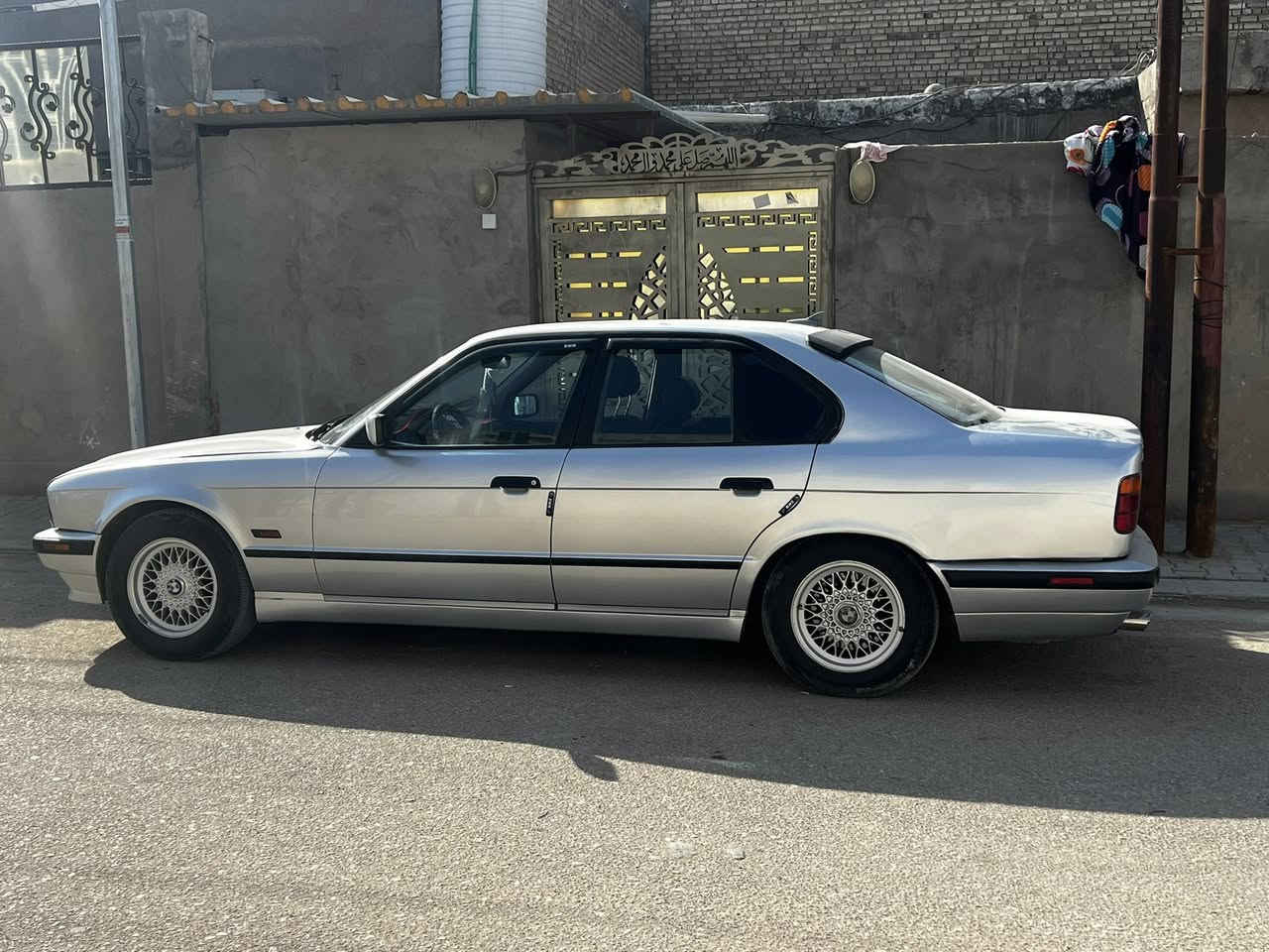 525
موديل 1991
كير ومحرك خير من اللة صافية السيارة اترايك من البصر لبغداد 
كير اوتو ماتيك 
حدادية فول 
محرك فانوس مسكر اصل 
تبريد شغال
كشنات كهربائية 
اسلايت 
شاشة 
ايرباك 
غرفة جلد  ابلاد 
السيارة خير من الللة كولشي ماعايزة 
تحويل ثاني يوم 
سنوية ل27
السعر 63ربيها مجال بسيط 
مكان السيارة نجف 
*********** سيارة مال جناي ❤️
