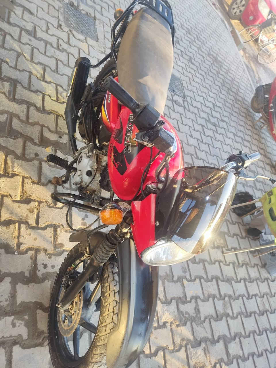 دراجه بوكسر موديل 22 مكينه مفتوحه كهربائيات كامله السعر 800 وبيها مجال للاتصال *********** ابي واتساب
