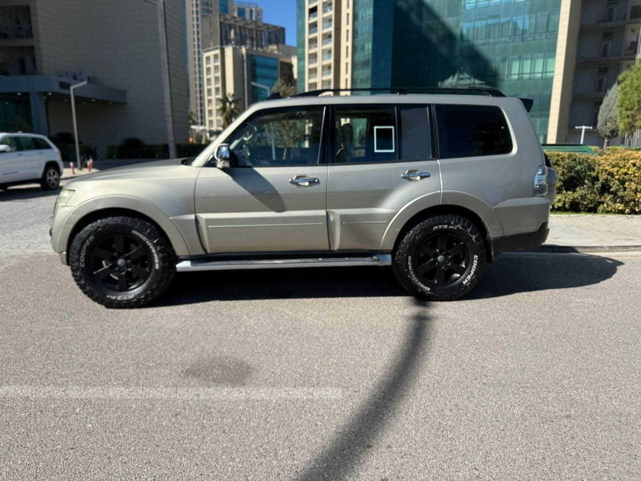 للبيع متسيوبوشي باجيرو حبتور 2008 السياره كلين ومكفوله كفاله عامة  رقم بغداد الجديد 
المكينة مبدلها جديده وشادها مال كصة ماشيه 3000 كبل مكفول مسويلها ادامة عامة من كل النواحي منظومة بازين ومنظومة تبريد وبالاضافة الى ادامة للكير من ناحية الفلتر والدهن مبدل جديد حالياً ماشية 190 الف كيلو متر غرفتها جديده وشادلها شاشة نوعية مميازه جداً تخم تاير جبلي جديد مكان السياره بغداد الاعلام

السعر 125 ورقة وبيها مجال قليل 
للتواصل وتس اب ‭0772 609 8066‬ بغداد, العراق
