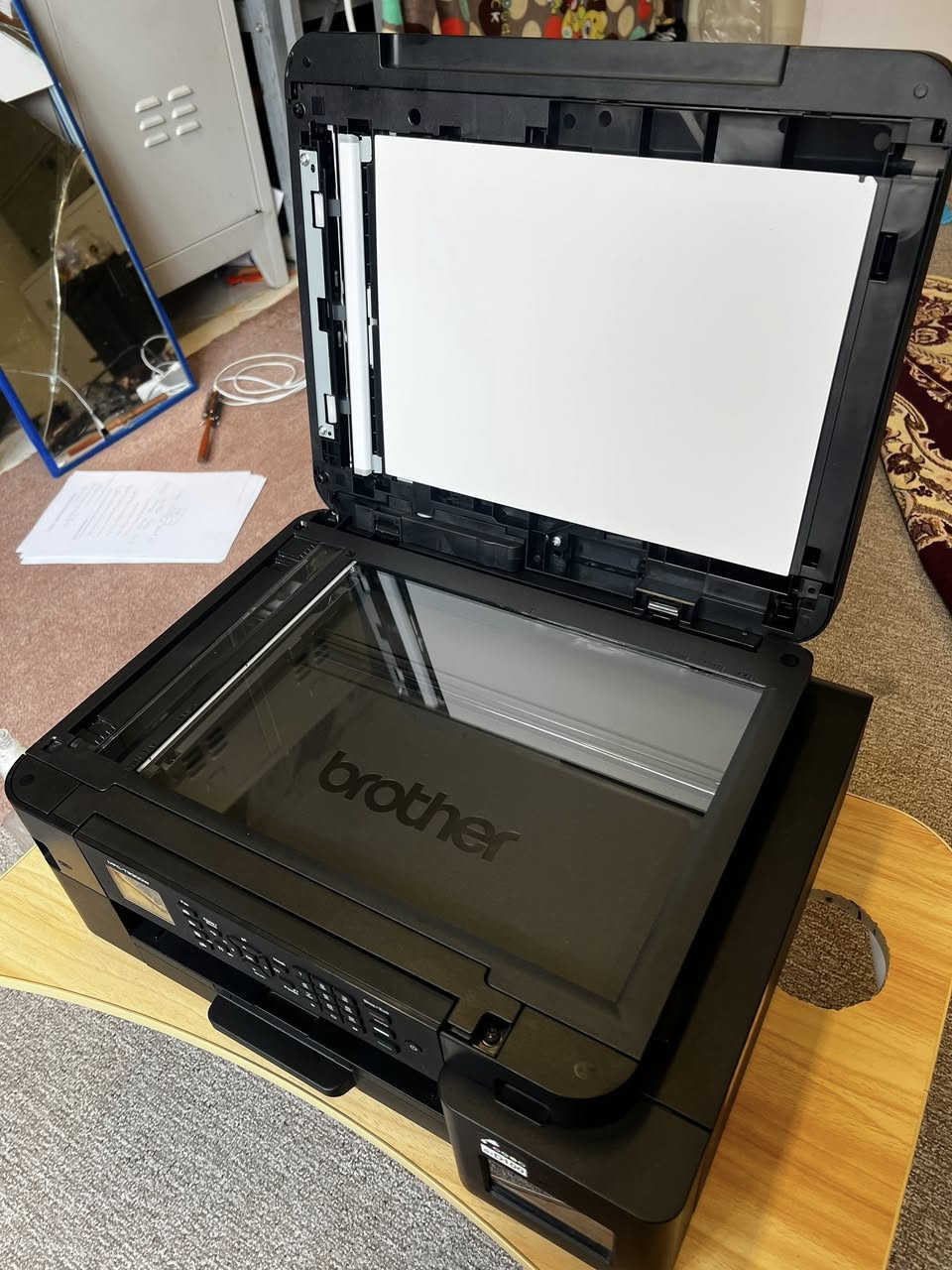 برینتر للبيع: طابعة Brother MFC-T930DW بحالة شبه جديدة ونظيفة جداً
• الموديل: Brother MFC-T930DW (نظام خزان الحبر Ink Tank - اقتصادي جداً).
• الحالة والجودة: نظيفة جداً بحالة الزيرو. جودة الطباعة واضحة في الصور المرفقة، الألوان زاهية وبدقة ممتازة بدون أي خطوط أو عيوب في رأس الطباعة (Head).
• المواصفات: طباعة ملون وأسود بسرعة عالية، استنساخ، سكانر، وفاكس. ميزة الطباعة التلقائية على الوجهين (Duplex)، تدعم الواي فاي (Wi-Fi) للطباعة من الهاتف، شاشة ملونة، والتلقيم التلقائي للأوراق (ADF).
• التوصيل: متوفر خدمة التوصيل إلى باب البيت عن طريق شركة توصيل لجميع المحافظات.
• السعر: 350,000 دينار عراقي.
📞 للشراء والتواصل، يرجى إرسال رسالة عبر الواتساب فقط:
***********
