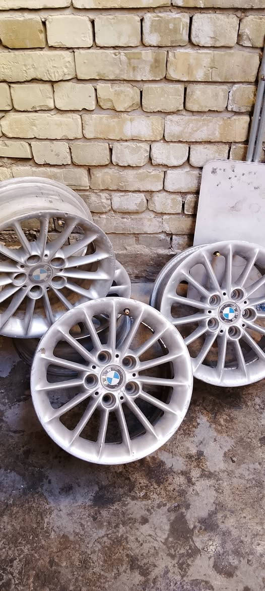 ويل BMW بي أم دبليو 46E العدد 4
السعر 250 الف  بينهم مجال بسيط مكاني كربلاء
***********
