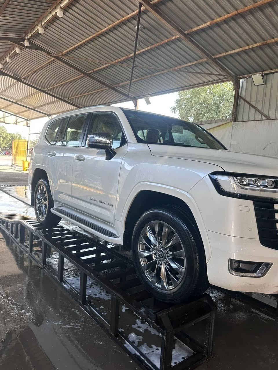 السلام عليكم 
لاندكروزموديل 23vXشركه ساز
مكفوله كفاله عامه ماشيه 33الف
مغلفه ppfرقم بغدادباسمي تحويل مباشر
سعر690مكان السياره بلديات
‭0770 889 4644‬‬
