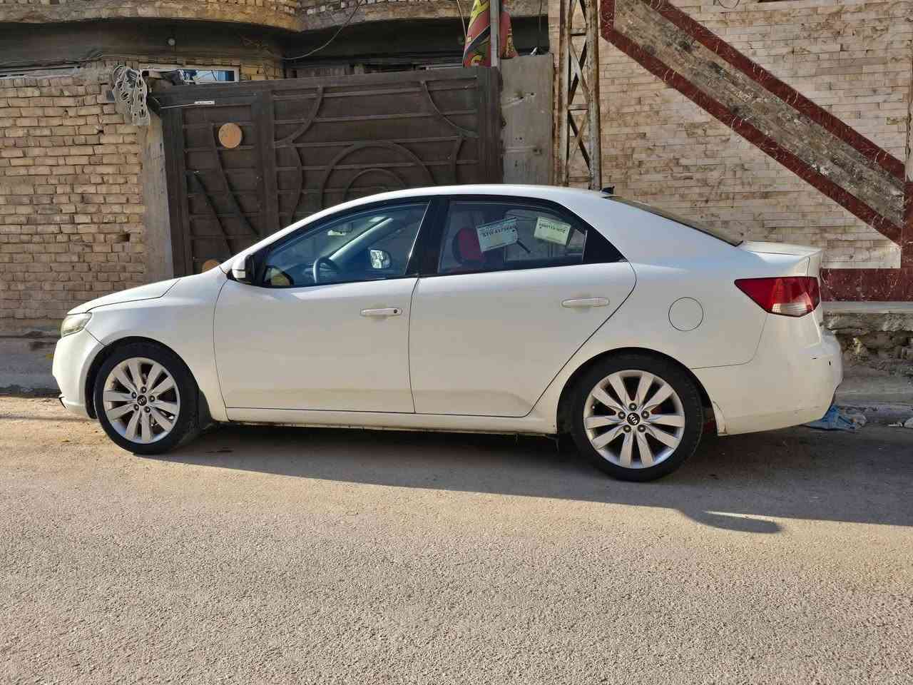 يالله سلام عليكم سياره سيراتو خليجيه فول عده لبصمه سياره جاهزه للخير حداديه ستوني مسويه تخم تايرات جدد مكينه وكير جديدات ويل كب 5 سياره مصبوغه عام للجماليه مابيه لاجفيه ولاكلبه ولادواخل رقمه اريبل سنويه نافذه*********** مكاني كربلاء
