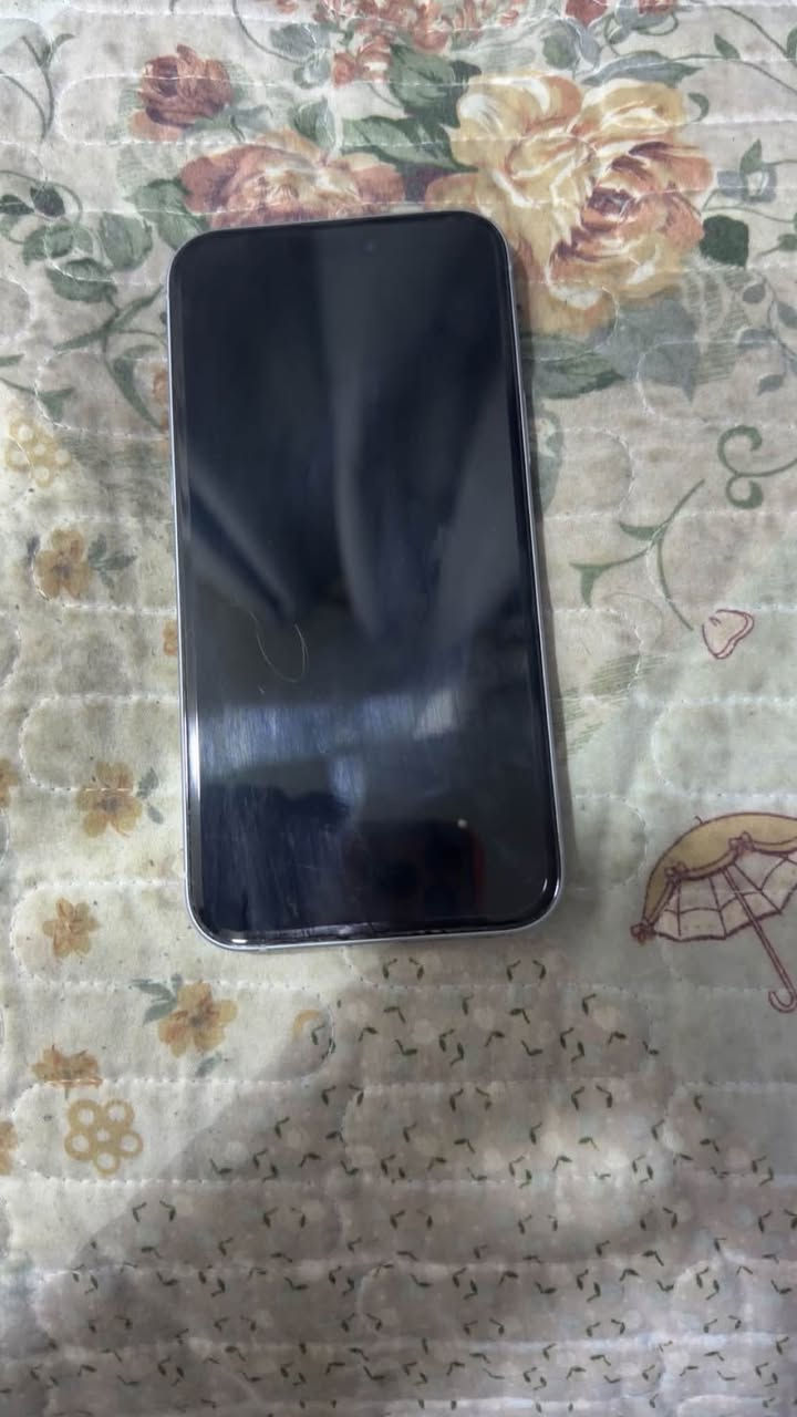 للبيع ايفون ١٥ بلس نضيف جدا جدا بطاريه ٨٩ما مصلح مساحه ١٢٨ ما مبدل اي شي ويا شاحنه بس مو مالته اني اشتريتيه السعر 750 الرقم *********** واتساب

