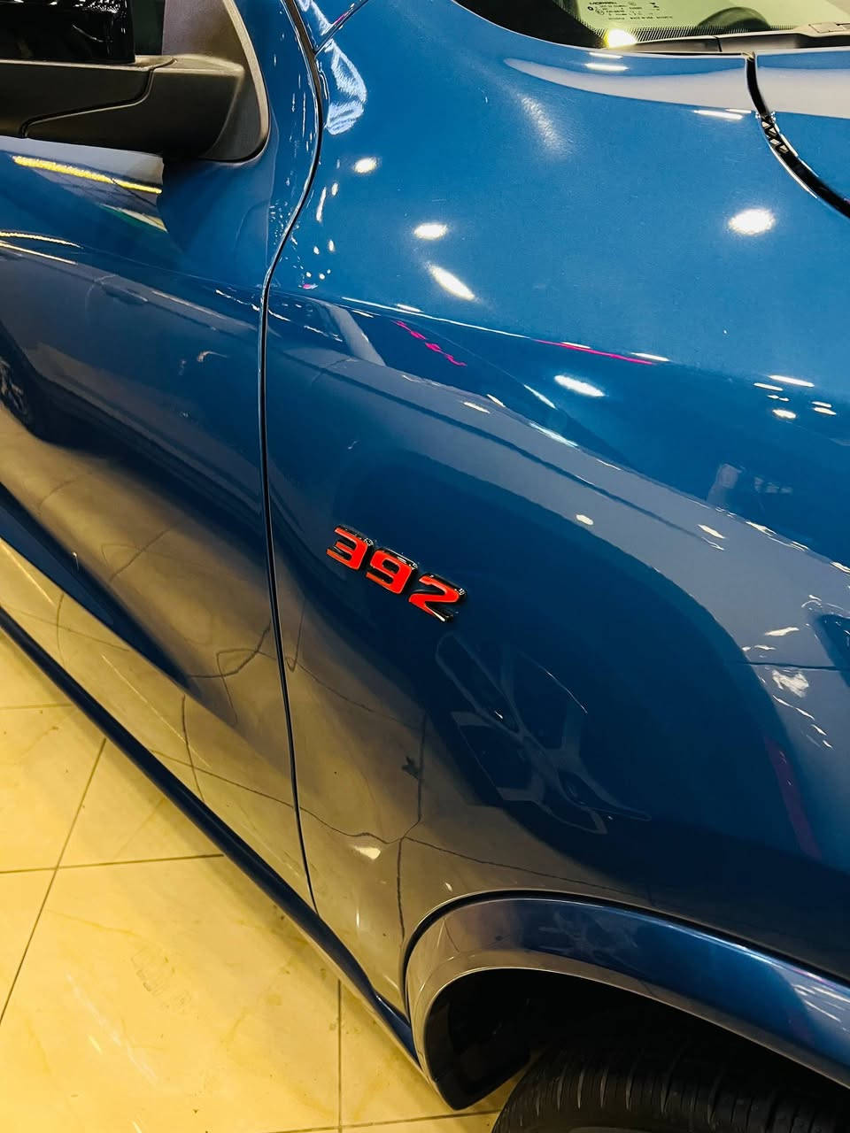 بەخێربێن -Welcome-مرحبا بيكم
النوع: دوج
الموديل: دورنكو SRT
سنة الصنع: 2024
المحرك: 8 سلندر 6.4
ناقل الحركة: اتوماتيك 
الحالة سيارة: كلين تايتل 
عدد الميال:1000 مايل 
الون: ازرق
———————————————
مواصفات:
شاشة كبيرة 
مقاعد كهرباء و خزن
باب خلفي كهرباء 
تشغل عن بعد
مثبت سرعةً
مقاعد تدفئة و تبريد 
داخل سيارة اسود 
ستيرن تدفئة 
حساسات 
كاميرا خلفي 
مقاعد شامواه 
المرآة كهرباء و هيتر 
نظام دفع رباعي 
ضواء زنون اضائة ليد LED

———————————————
السعر :38500$ بيها مجال 
سيارة بدون رقم تترقم رقم شمال 
———————————————
مكان : معرض ام كي موتور MK motors
موقع : اربيل شارع 100 متري
قريب ترافلايت مخمور
———————————————
للتواصل و استفسار 
***********
