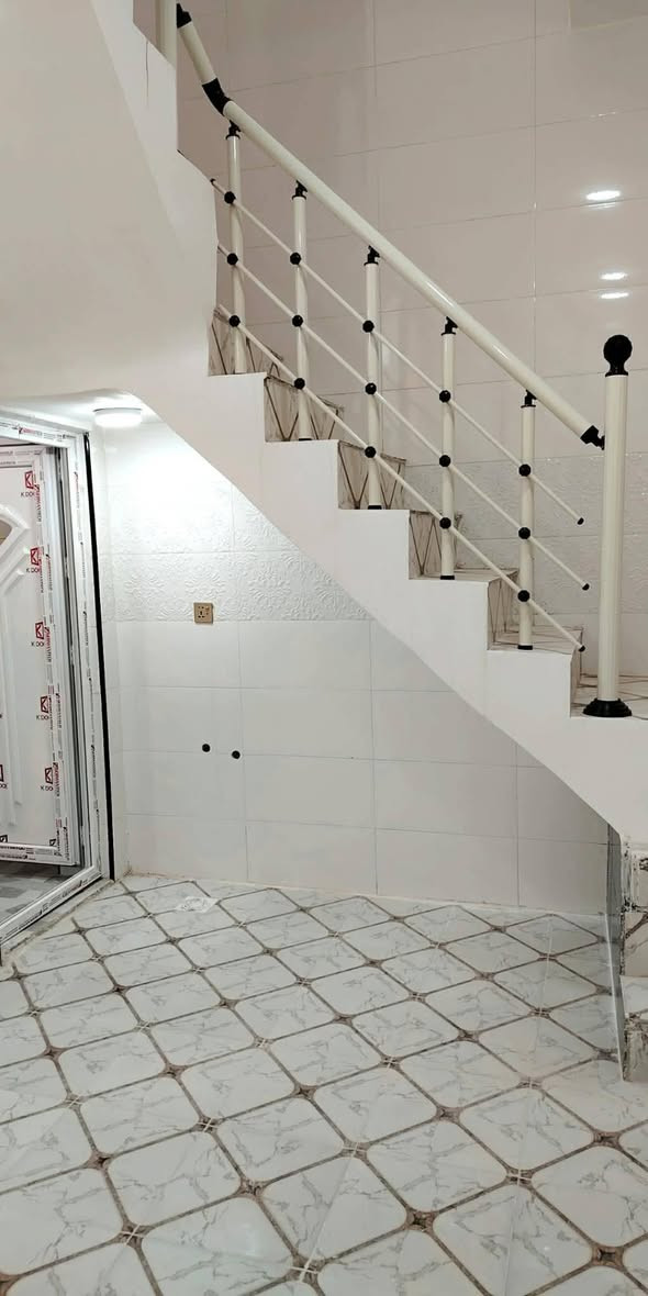 🏡✨ دار للبيع في حي النداء – النجف الأشرف ✨🏡
📍 العنوان: حي النداء، بداية شارع قنبر، قرب مدرسة موصل الحر
📐 المساحة: 50 متر
🏗️ البناء: حديث، صب كونكريت، طابوق جمهوري
🔹 دار مرتبة ومناسبة للسكن 🔹 بناء حديث وتشطيب جيد 🔹 موقع قريب من الخدمات والمدرسة
📞 للاستفسار والاتصال: ***********
