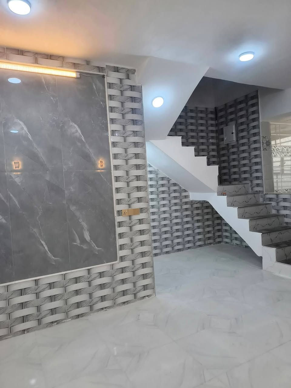 شارع 20متر المساحه175متر العنوان مقابيل جسر الشهداء
طابو زراعي سند٢٥ اقرار محكمه
بناء درجة اولى وقريب للشارع العام خدمات كامله ومرتبه كلش 
السعر 75 وبيه مجال للاستفسار ***********
