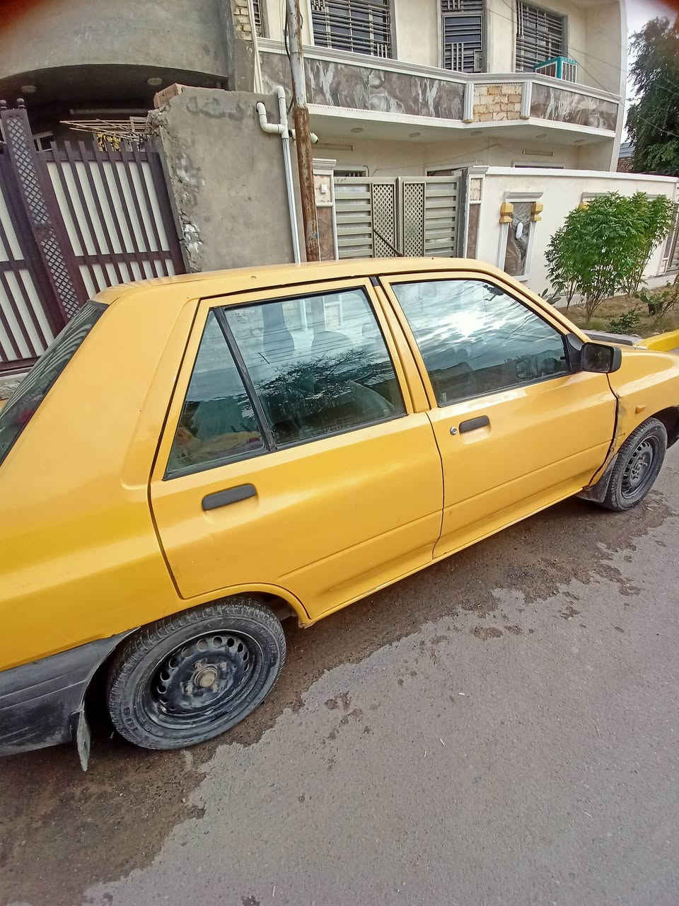 اسلام عليكم
سايبه للبيع موديل ٢٠١٥ هيئه وغرامات صفر رقم انكليزي سنويه ل٢٠٣٠ صدر امامي وتاير امامي جديد 
بيه جاملغ امامي  ومحرك بيه تبخير قليل سياره حلوه ونضيفه لسعر 32 وبيه مجال لشري 
لعنوان بغداد الحسينيه ***********
