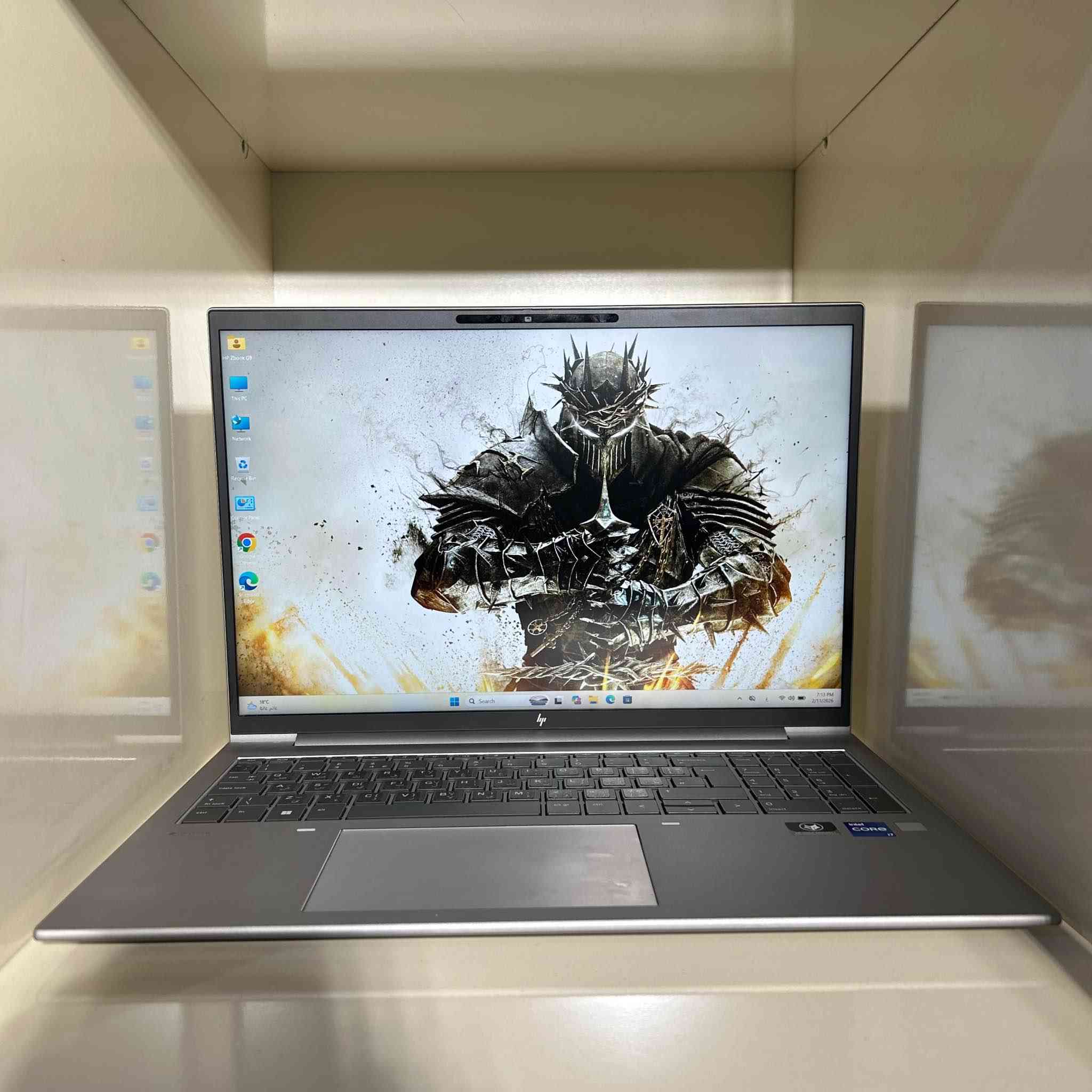 🔥 HP ZBook FireFly 16 G9

وحش الشغل الهندسي والتصميم والاحتراف

إذا تريد لابتوب فخم + قوي + رسمي للأعمال الثقيلة…
هذا مو جهاز عادي… هذا ZBook 🔥

⸻

💻 المواصفات الجبارة:

⚡ Core i7 الجيل 12 (1255U)
10 Cores / 12 Threads – أداء سريع وذكي للبرامج الثقيلة

🚀 رام 16GB DDR5 بسرعة 4800
أحدث جيل – سرعة واستجابة خرافية

💾 1TB NVMe Samsung SSD
مساحة ضخمة + سرعة إقلاع ونقل بيانات نار

🎮 كرت شاشة خارجي NVIDIA Quadro T550 4GB
مخصص للتصميم، الهندسة، المونتاج، 3D، أوتوكاد، برمجة

🖥️ شاشة 16 إنج FHD+ (1920×1200)
مساحة عرض أكبر من FHD العادي – مثالية للشغل الاحترافي

🔊 سبيكرات Bang & Olufsen الأصلية
صوت نقي وفخم

⌨️ كيبورد عربي / إنكليزي فل سايز
🔐 بصمة إصبع
🛡️ نظام حماية احترافي HP Wolf Security
📡 Wifi 6E أحدث جيل إنترنت
💼 ويندوز 11 برو 25H2 أصلي ومحدث

⸻

🔌 المنافذ الكاملة:
 • Type-C شحن
 • Thunderbolt
 • HDMI
 • USB
 • مدخل سماعة 3.5

⸻

🎁 والهدايا ويا الجهاز:

✔️ الشاحن الأصلي
✔️ حقيبة
✔️ ماوس واير ضوئي
✔️ ماوس باد Razer
✔️ سماعات أذن
✔️ ستاند هاتف

⸻

🚚 توصيل مجاني لكل العراق

📦 يوصللك داخل بكج مغلف ومحمي 100%
🔁 ضمان 7 أيام استبدال فوري

⸻

💰 السعر: 950,000 دينار فقط

📍 بغداد – شارع فلسطين – تقاطع الموال

⸻

هذا الجهاز مناسب للمهندسين، المصممين، طلاب الجامعات، رجال الأعمال…
إذا تريد جهاز يعيش وياك سنين بدون مشاكل… هذا اختيارك الصح 👌🔥 بغداد, العراق


**إذا كنت صاحب هذا الإعلان وتريد حذفه لأي سبب، رجاءا أرسل رسالة إلى الدعم الفني**