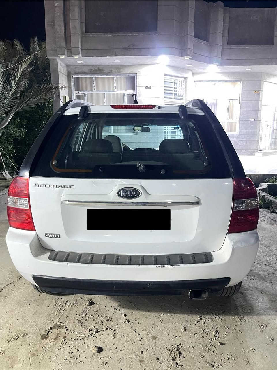 السلام عليكم كيا سبورتج موديل 2008
مكفوله كما موضح في السونار 
المواصفات محرك 2000اربعه سلندر 
فتحه+كشنات جلد+شاشه مسجل+كامره خلفيه+مري كهرباء شفط
تدفئه تبريد شغالات مكينه كير اكسن جديد جواها تخم تاير جديد كهربائيات كلها شغاله 
السعر (115) وبيها مجال للشراي 
للاستفسار اكثر اتصل على الرقم(***********)
