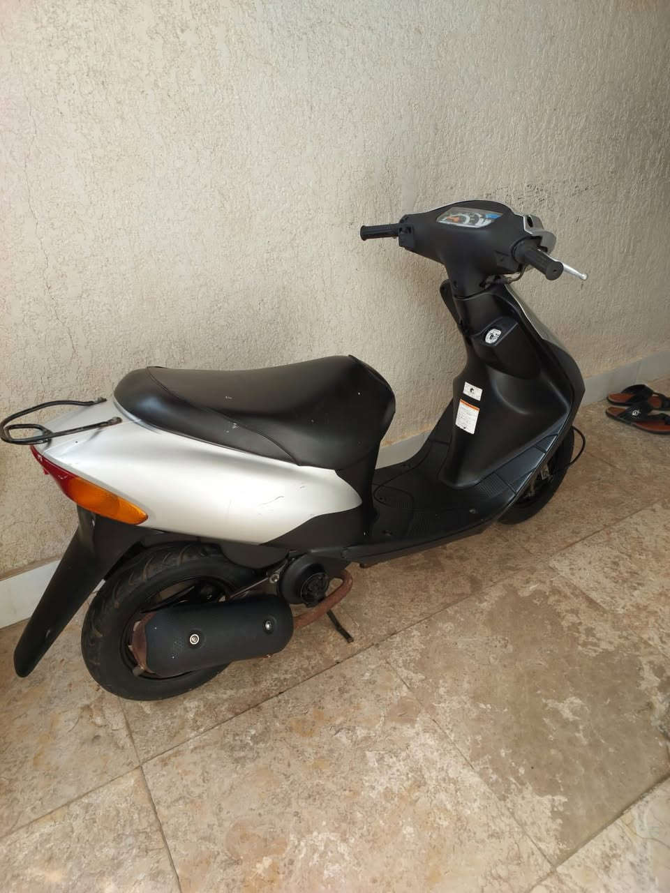 سلام عليكم
دراجة ساسوكي جديدة طالعة من الوكيل اقل الشهر ماشيه اوراق بيها موجودة
مكاني مغربة يم السوگ 
السعر ٥٠٠ الف وبيها مجال للشراي 
للتواصل ***********
