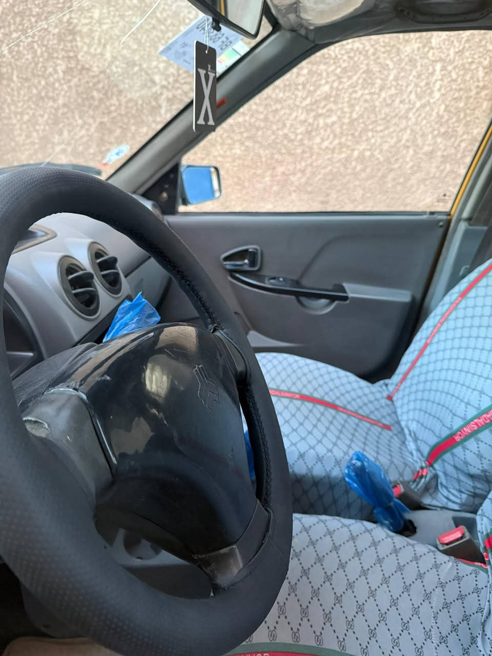 السلام عليكم
سايبا 2012 السيارة نضيفة ومصروف عليهة 

مابيهة ضربة 

السيارة مصفرة هيئة وغرامات 

معروضة ب28 وبيهة مجال 

الاستفسار الاتصال او مراسلة 

مكان السيارة بغداد البلديات 
***********
