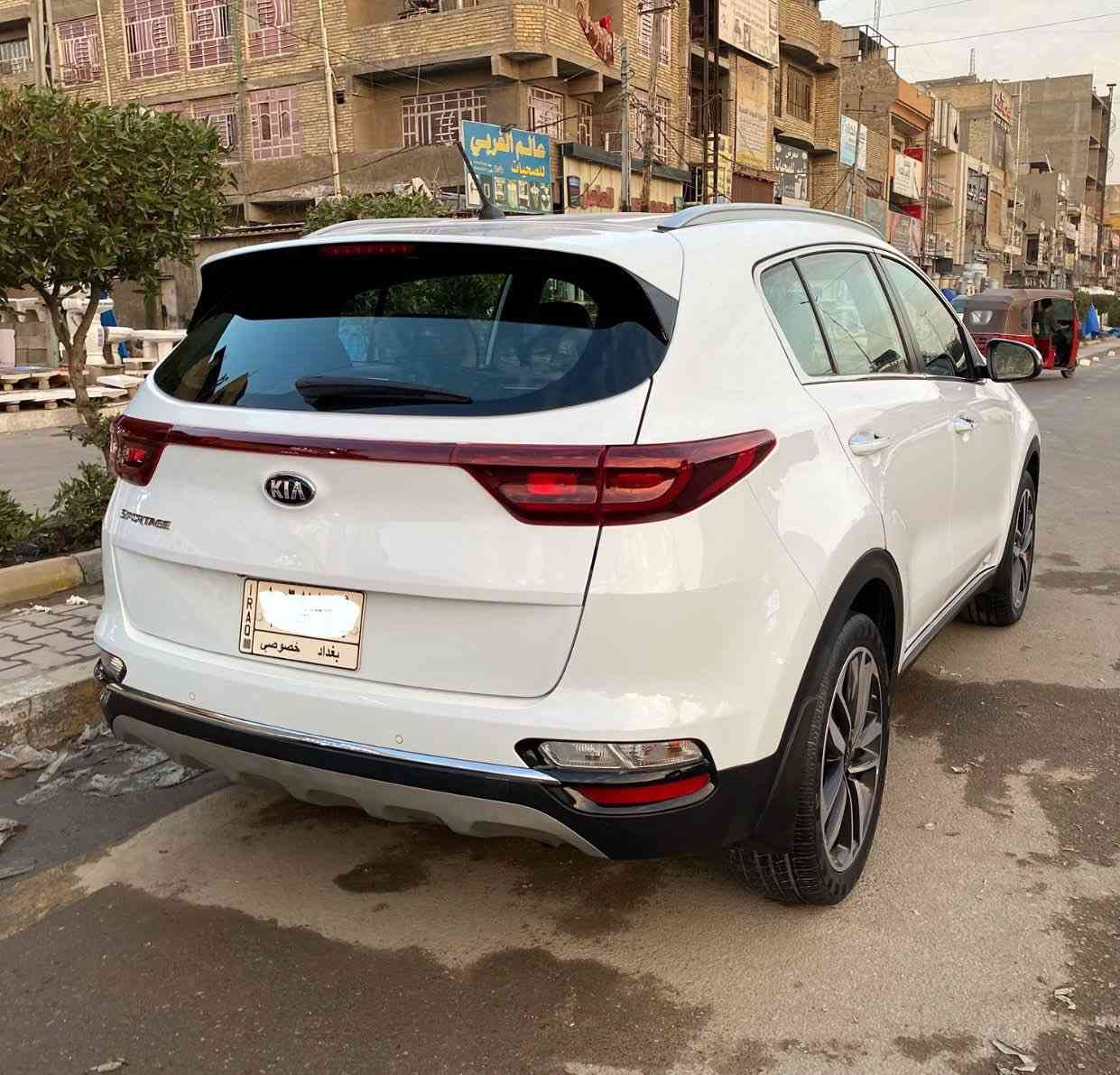 سبورتج خليجي موديل 2021 كفاله عامه من الصبغ والبارد
محرك 2000 دوش  
ماشيه 107 
تبريد قطعتين 
بصمة  تشغيل 
تشغيل عن بعد 
كشنات 2 كهرباء
3 وضعيات قيادة 
مري شفط 
حساسات اماميه خلفية 
السياره بائسمي صار 3 سنوات عندي السعر 213 وبيهه مجال بسيط مكان السياره البلديات او بسماية للستفسار 
0773 761 1725
