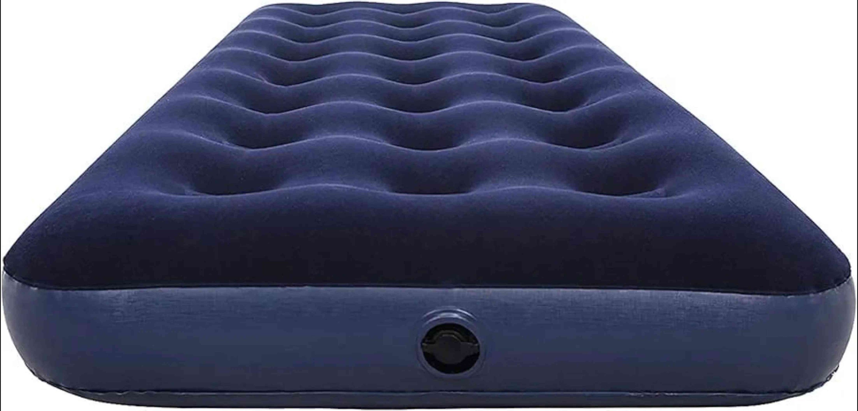 النوع: مرتبة هوائية مخملية (Flocked Air Mattress).الحجم: مفرد (S / Single).الطول: 1.85 متر.العرض: 76 سنتيمتر.الارتفاع (السُمك): 21 سنتيمتر.الحد الأقصى لتحمل الوزن: 100 كيلوغرام.الميزات المذكورة على العلبةسطح علوي مخملي ناعم ومريح ومقاوم للانزلاق.تصميم داخلي مدعم (coil beam construction) لتوفير الدعم والثبات أثناء النوم.صمام ثنائي الوظيفة يتيح النفخ السريع وتفريغ الهواء باتجاه واحد لمنع التسرب.


**إذا كنت صاحب هذا الإعلان وتريد حذفه لأي سبب، رجاءا أرسل رسالة إلى الدعم الفني**