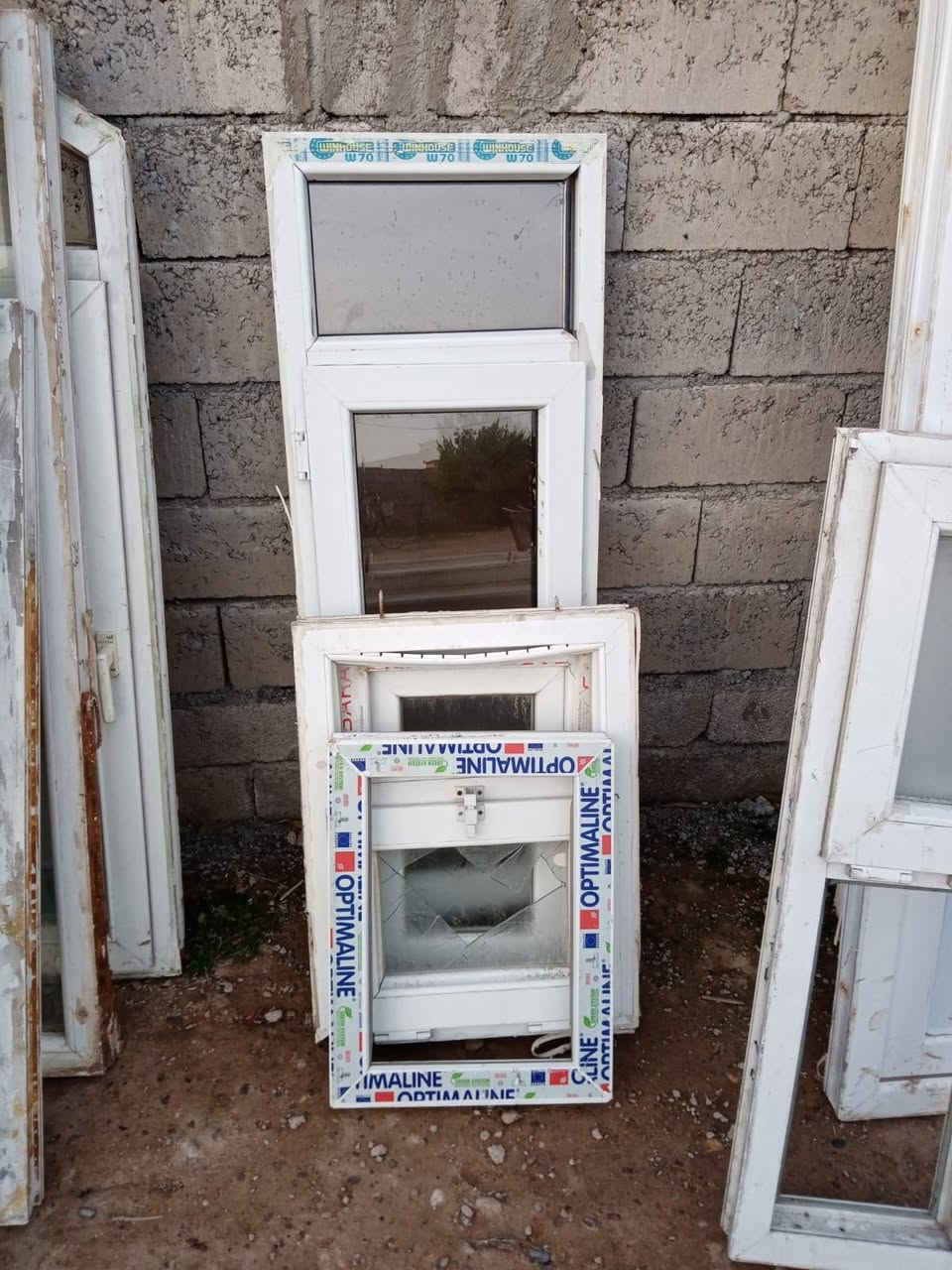 السلام عليكم..
وجبة جديدة من الابواب والشبابيك المستعملة والحديثة.
_تواليت غربي شغال ونظيف السعر ٣٥
للأستفسار ***********
*الابواب الجديدة كاملة مع الكيلون السعر (١٠٠ _٨٥)حسب النوع.
العنوان قرية شكرا
