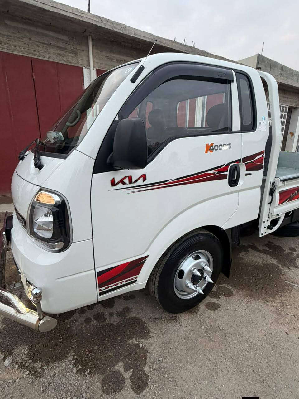 كيه فحل موديل 2025  مكينه 4000 تايرات محوره 14 مكينه مفتوح تانكي محور سياره جديده تخم تاير رقم بغداد انكليزي تحويل مباشر أو وكاله مكان ديالى بعقوبة سعر 210 بيهة مجال بسيط ***********
