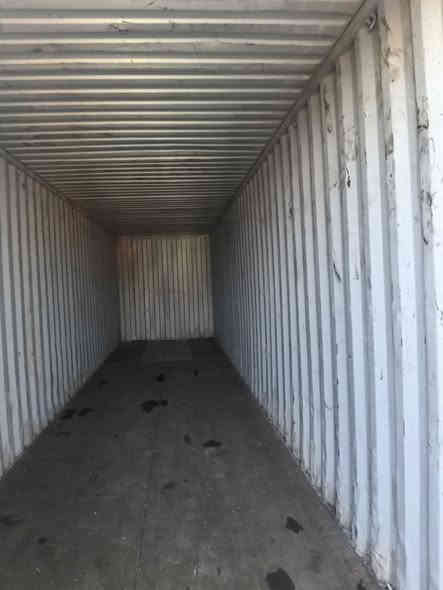 سلام عليكم حاويات 12 متر نضيفه سعر 25 ورقه مكان بغداد ***********
