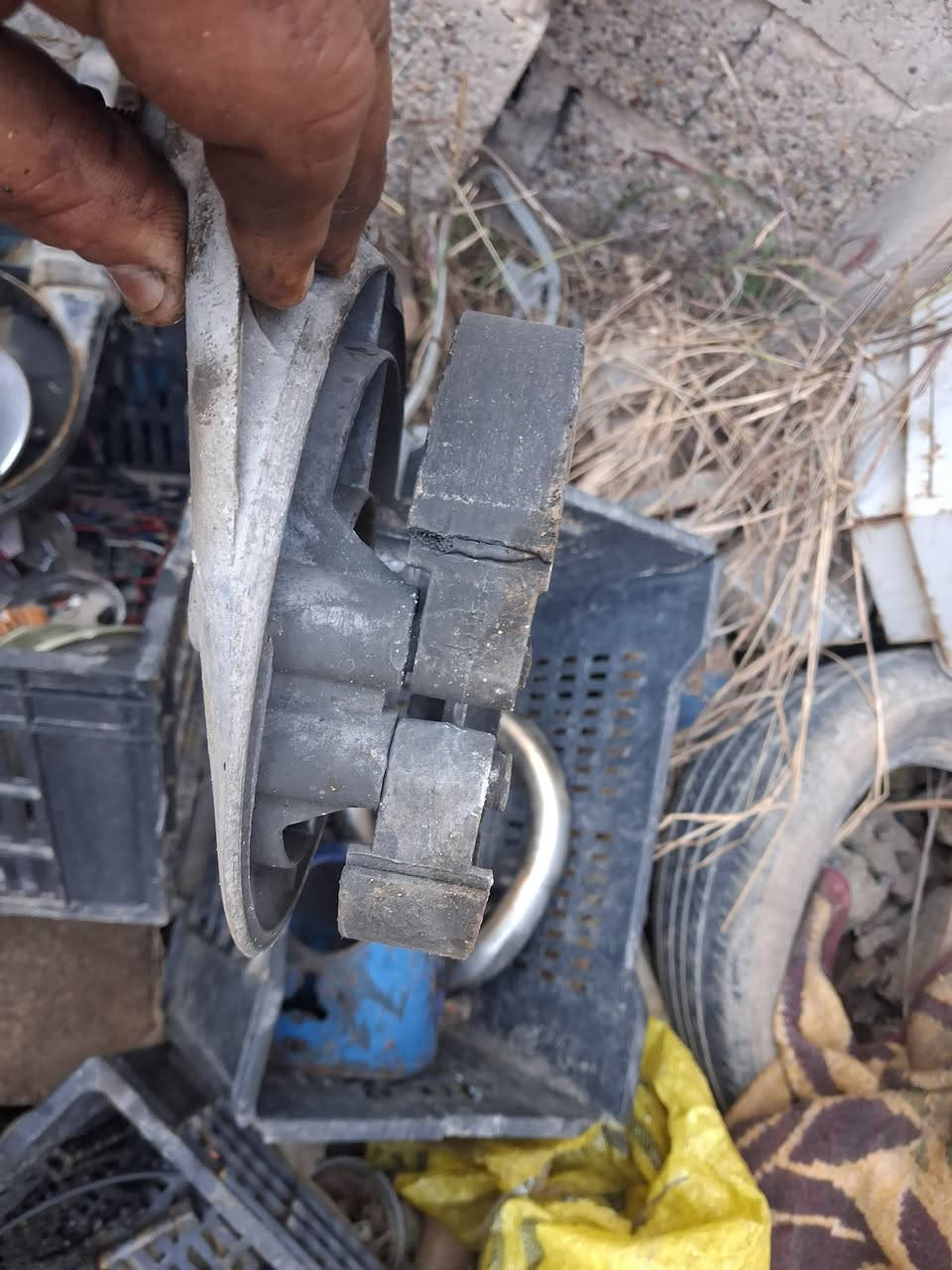 سلام عليكم للبيع طبلة بريك خلفي الماني السعر  ٣٠مكاني فلوجة هاتف ***********يوجد توصيل جميع محافظات من رخصت مدير الكروب المحترم
