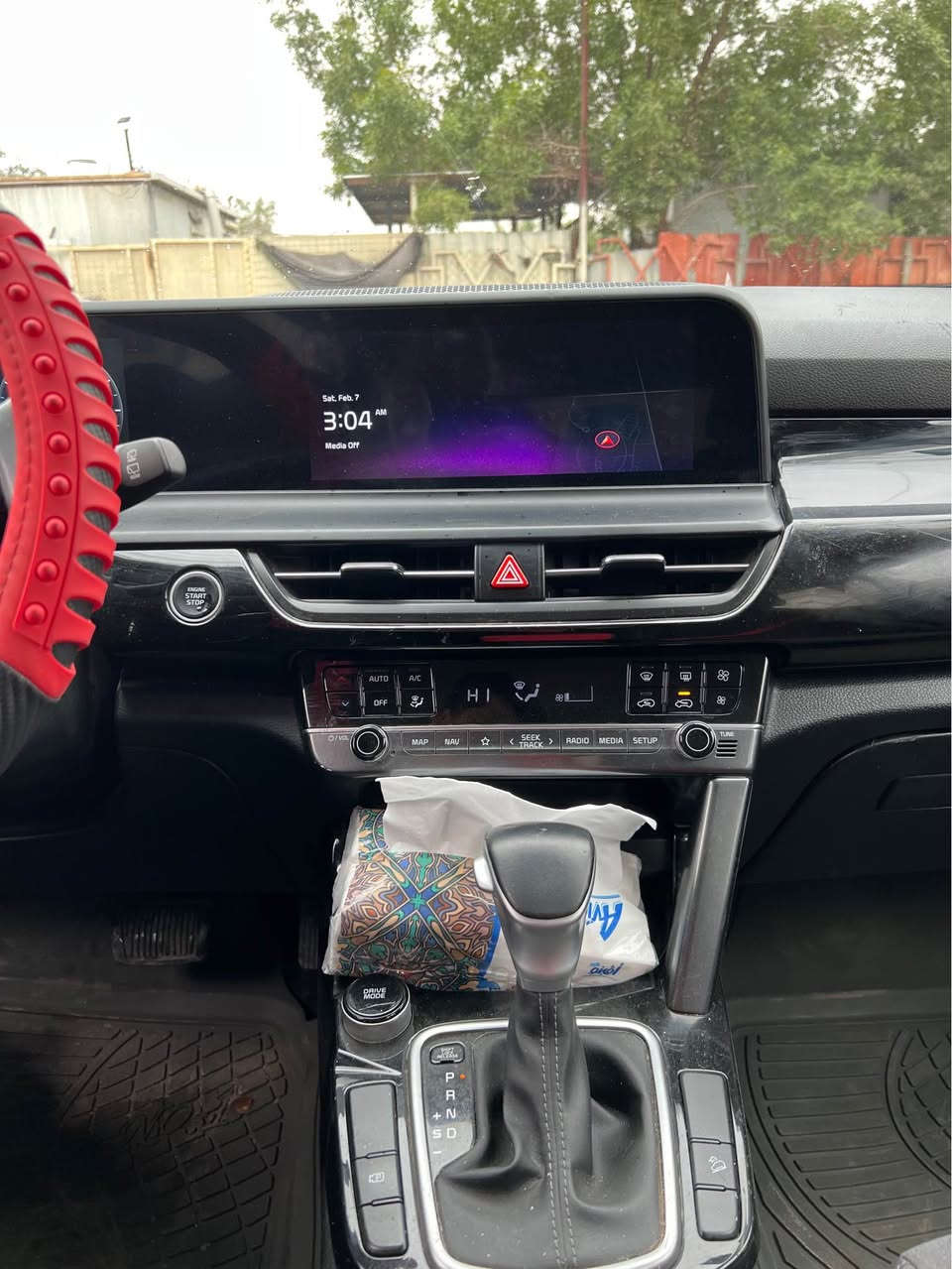 كيا سلتوز موديل 2024 
مرقم بغداد حجم المحرك 2000 دوش 
فول مواصفات عدا الفتحه حادث كما موضح بصور طخطخات بصفحة السايق تبديل باب نفس اللون اصلي وفوك الجامه طخه مصلحه ع كدها
ايرباك فقط برده 
ماشية 25.000KM سياره جديده مابيها نقص
السعر 158$ بيها مجال 
مكاني بغداد جديده الامين *********** بغداد, العراق
